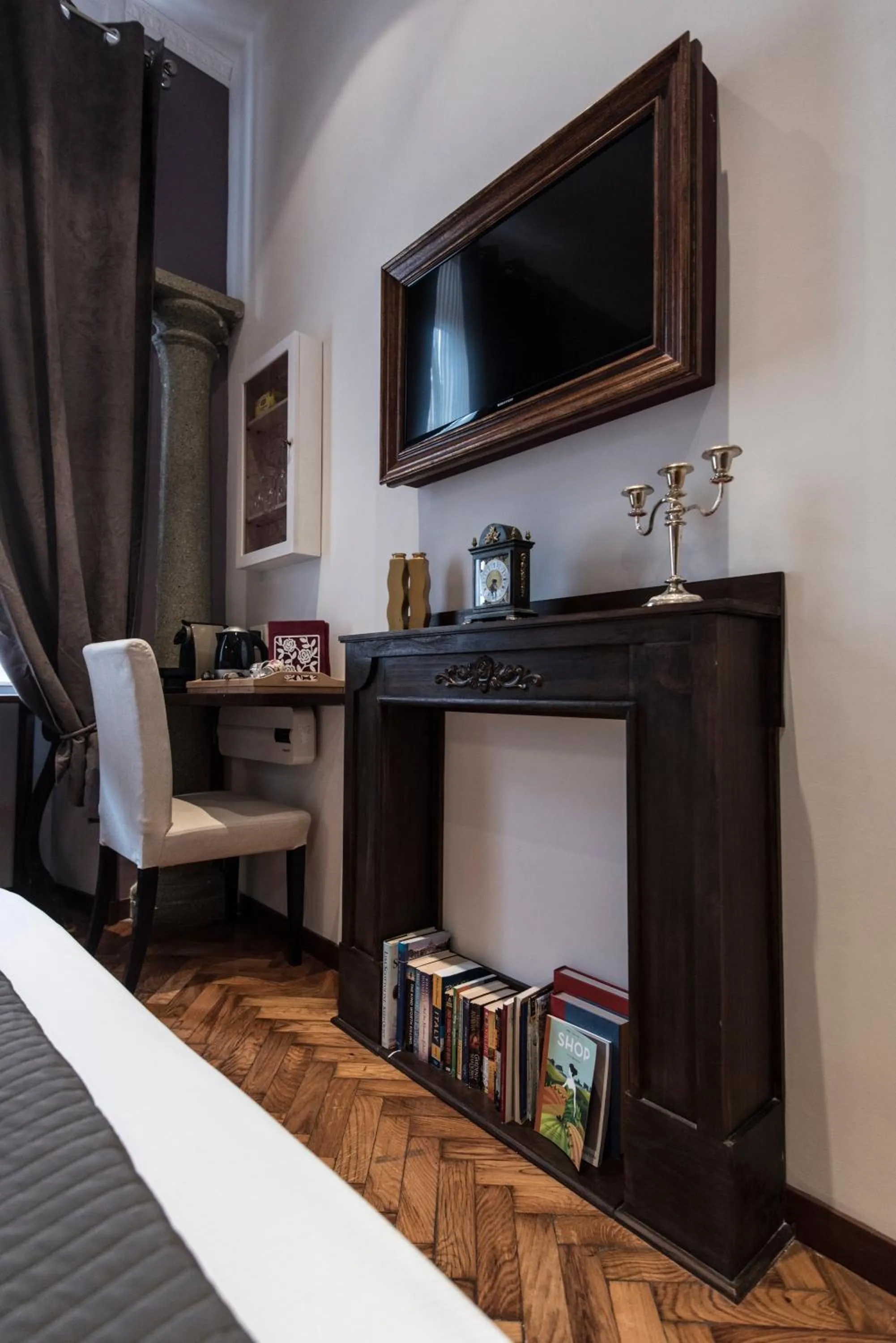 Decorative detail in Vite Suites Guest House