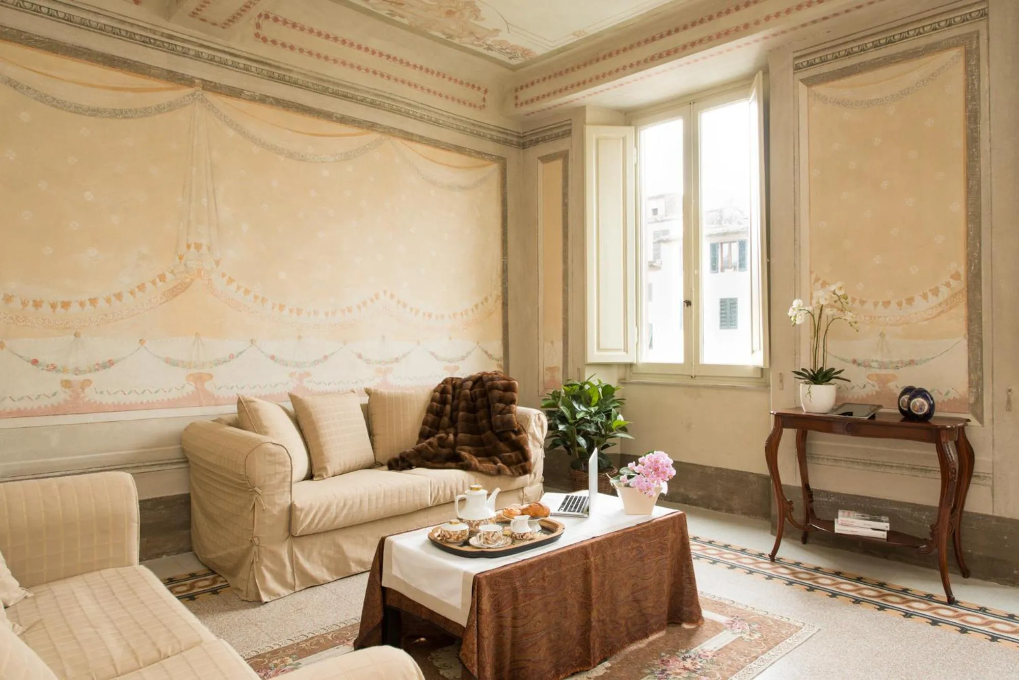 Living room in Palazzo Piazza Mazzini