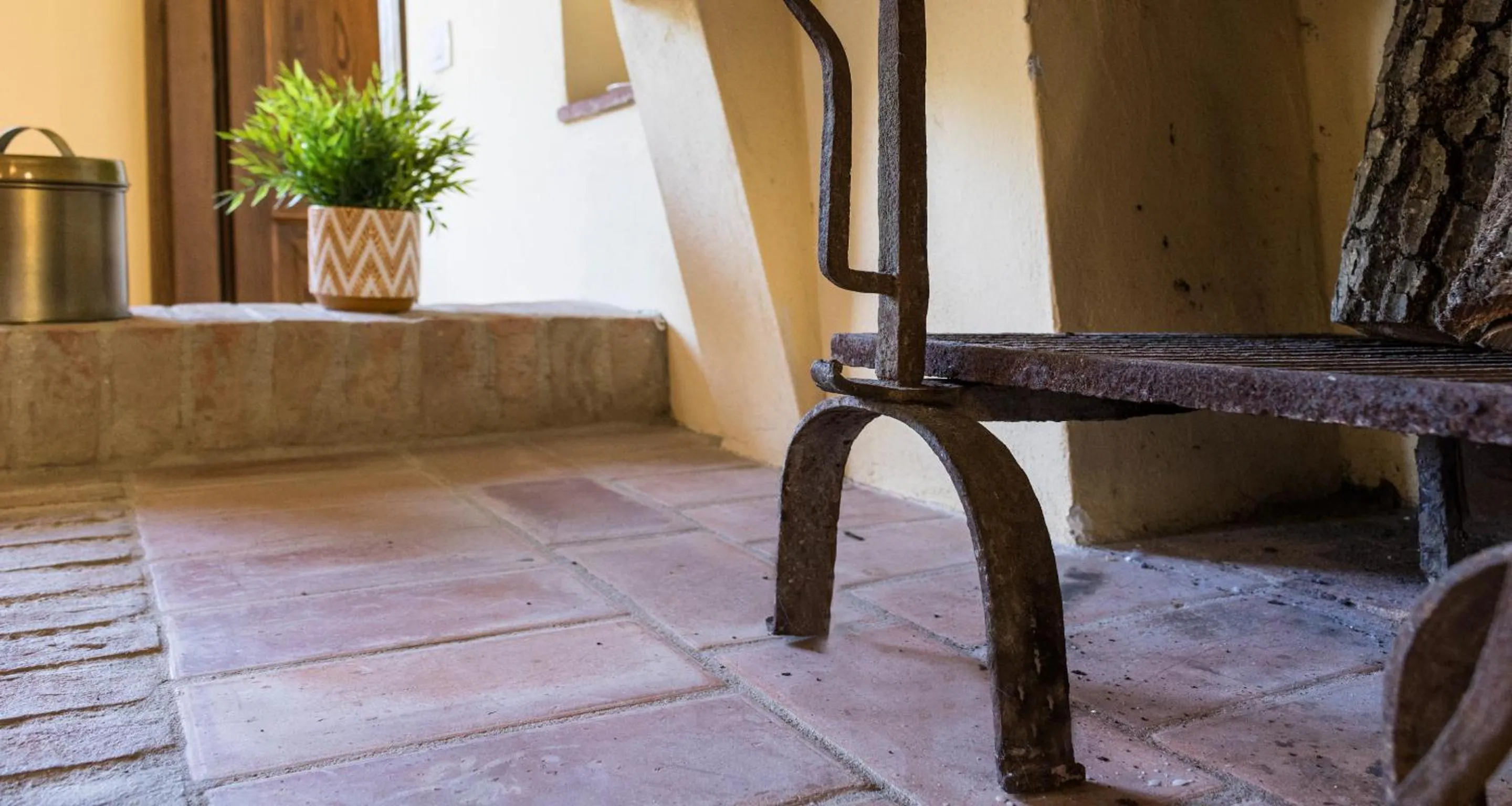 Decorative detail in Palazzo Piazza Mazzini