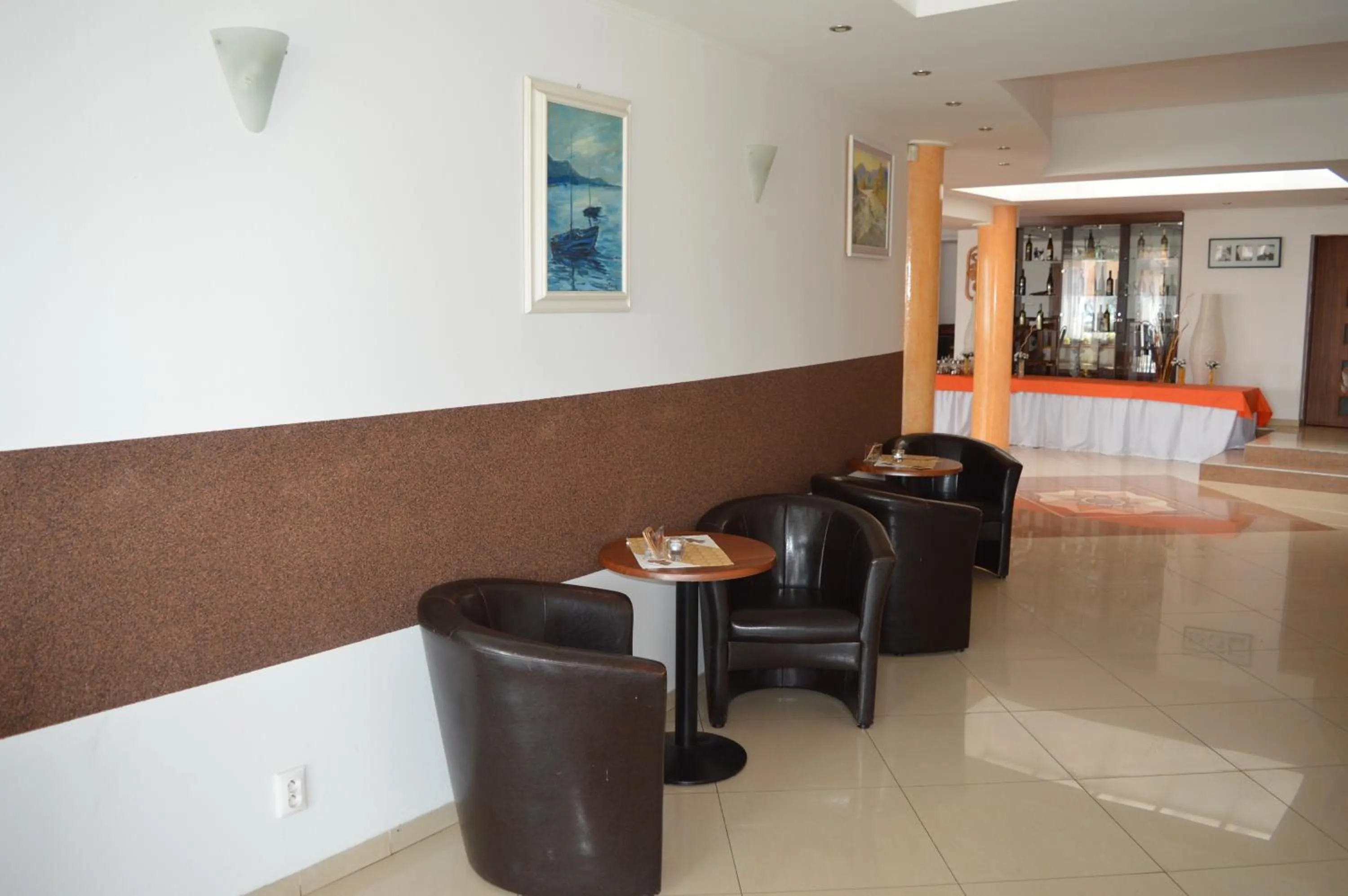 Communal lounge/ TV room in Hotel Felicia