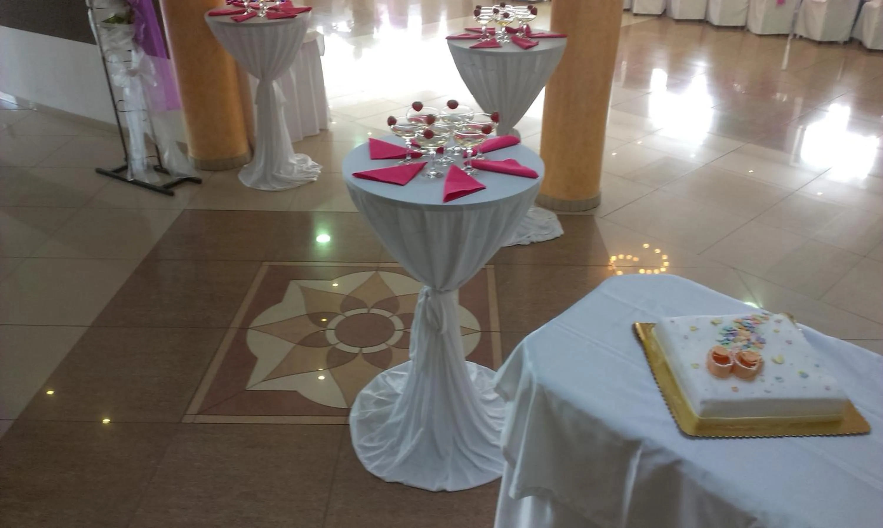 Restaurant/places to eat in Hotel Felicia