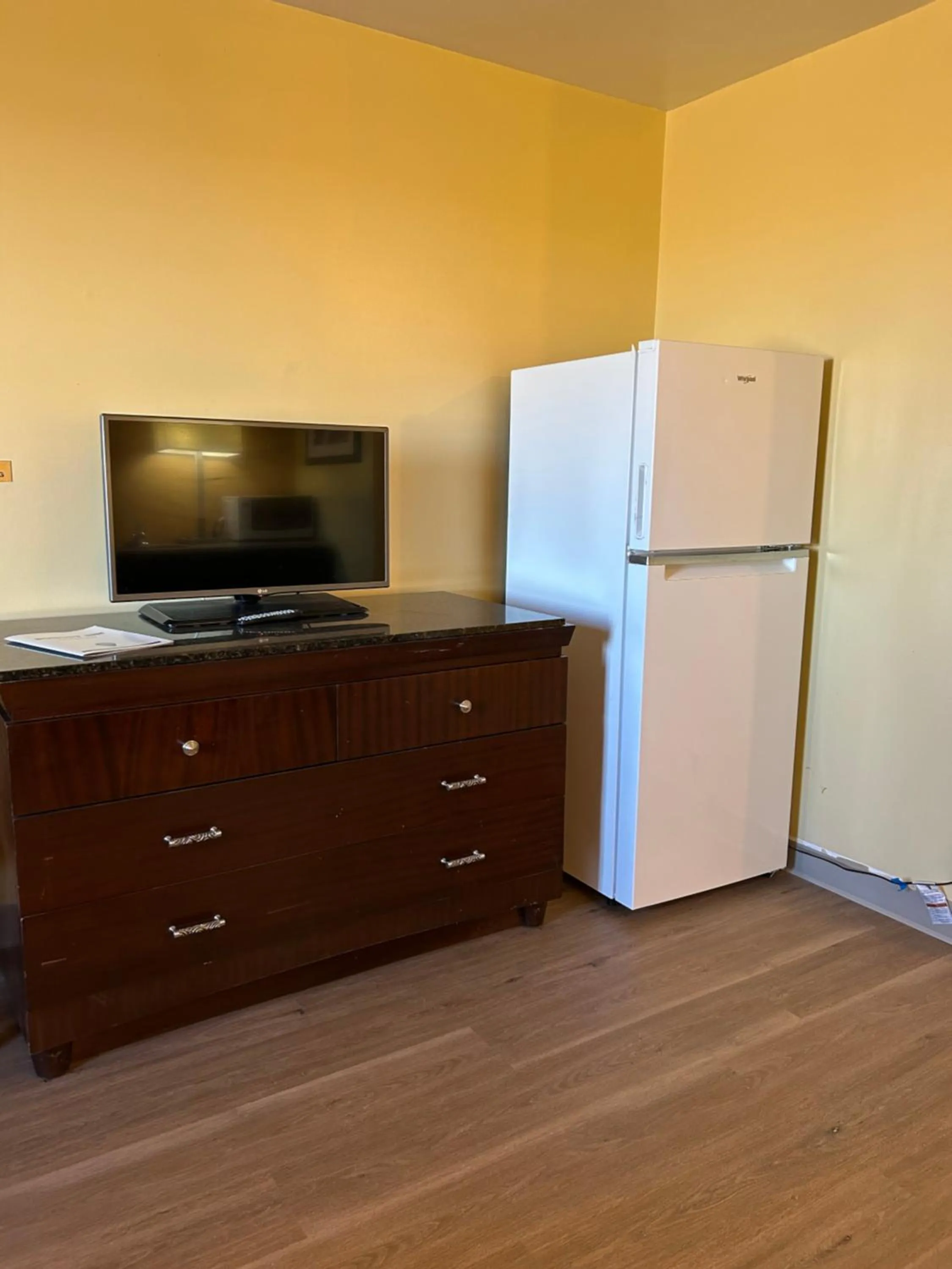 Photo of the whole room in Studio Apartments