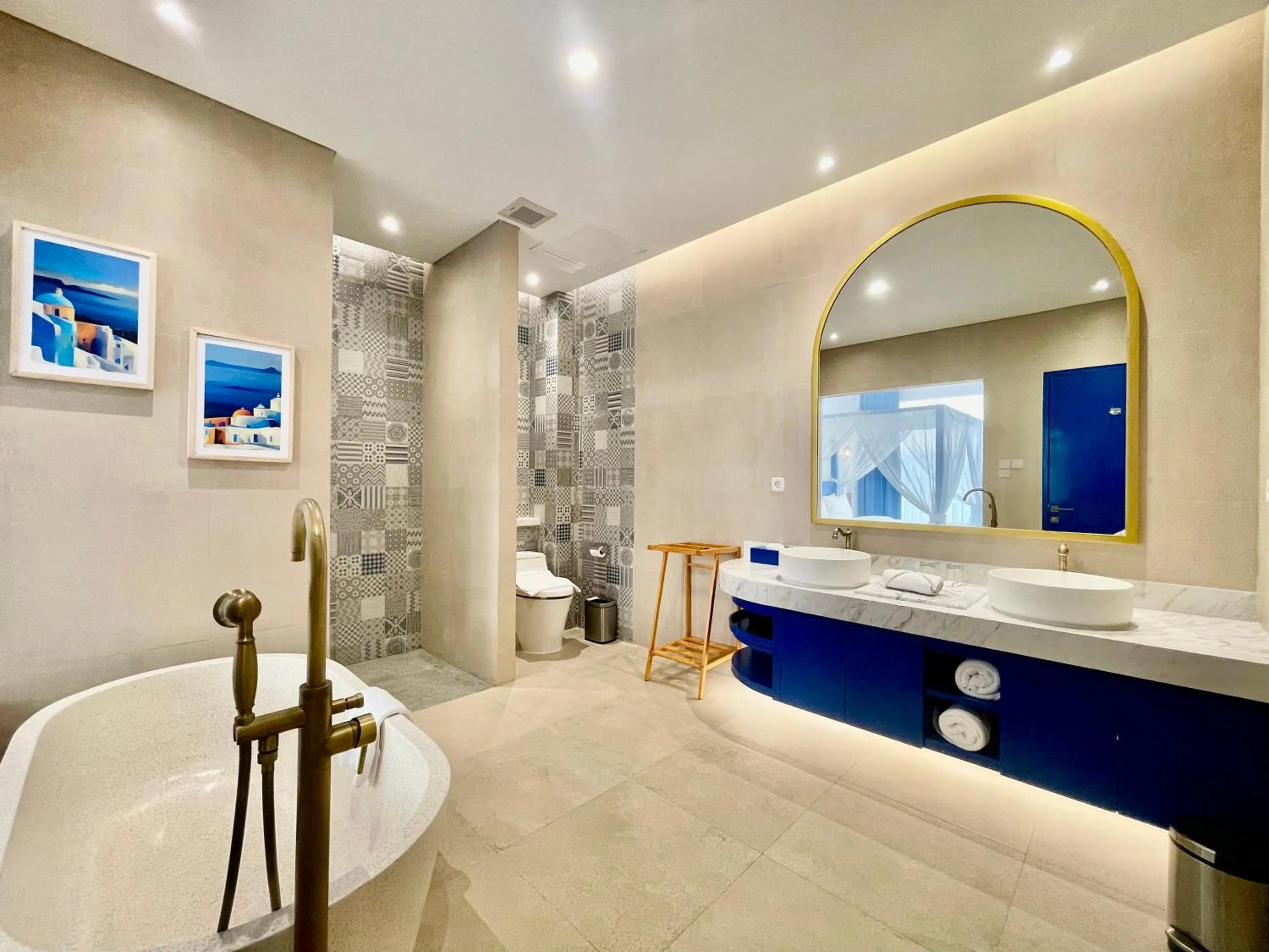 Bathroom in Hemangini Hotel Bandung