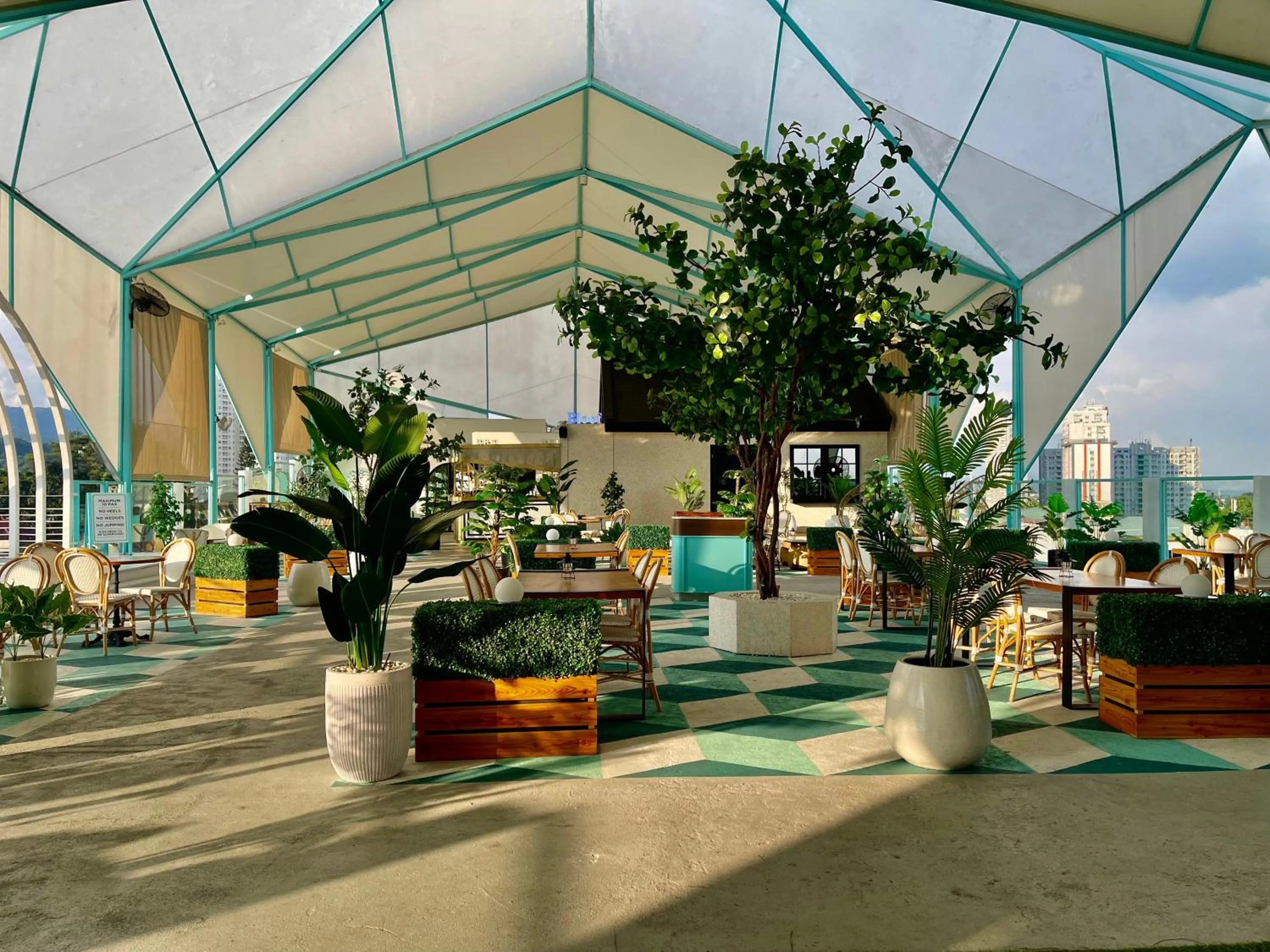 Lounge or bar in Hemangini Hotel Bandung