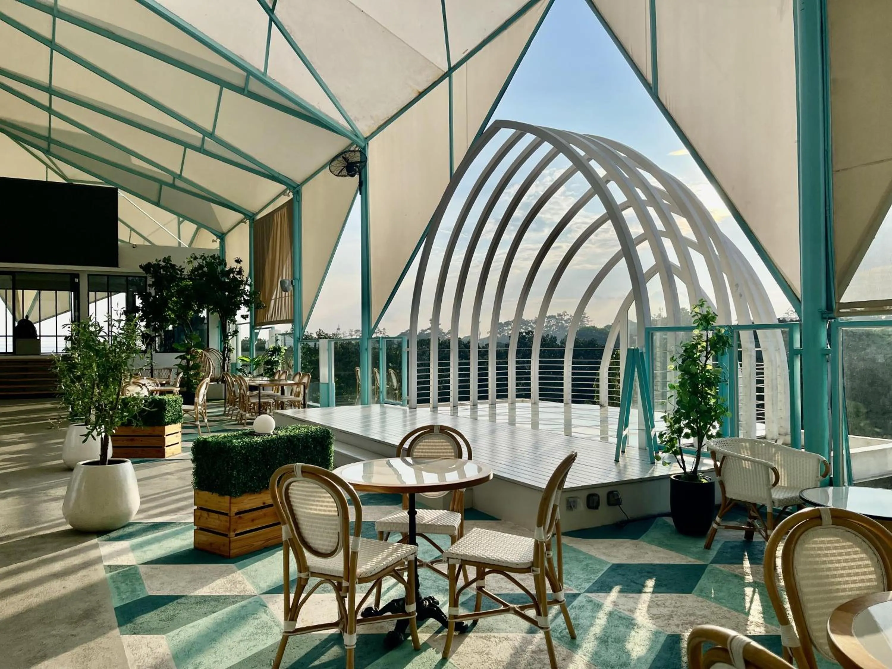 Lounge or bar in Hemangini Hotel Bandung