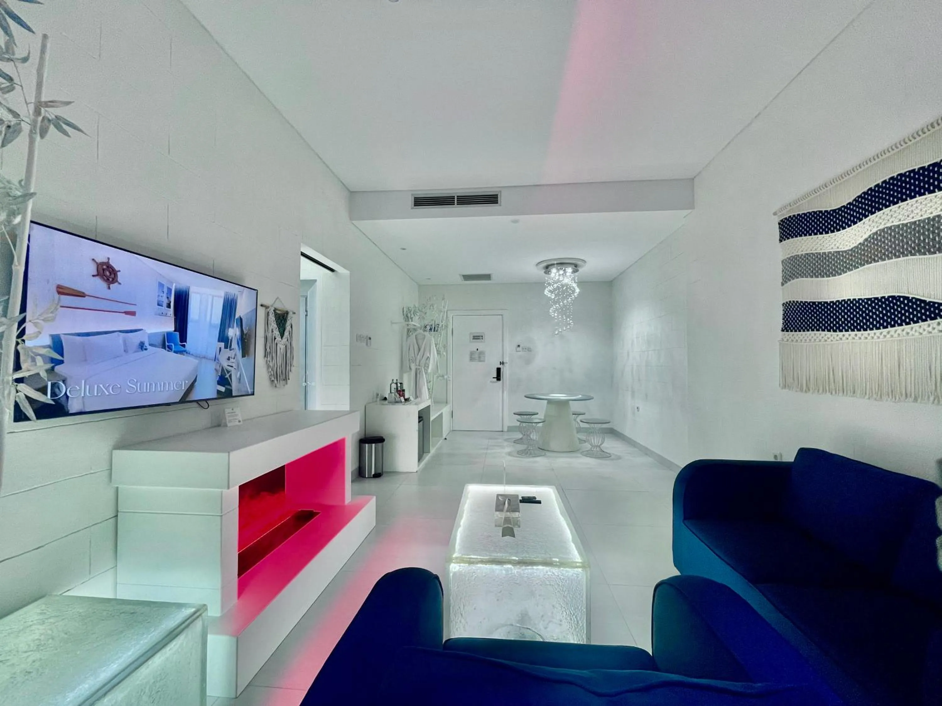 TV and multimedia in Hemangini Hotel Bandung