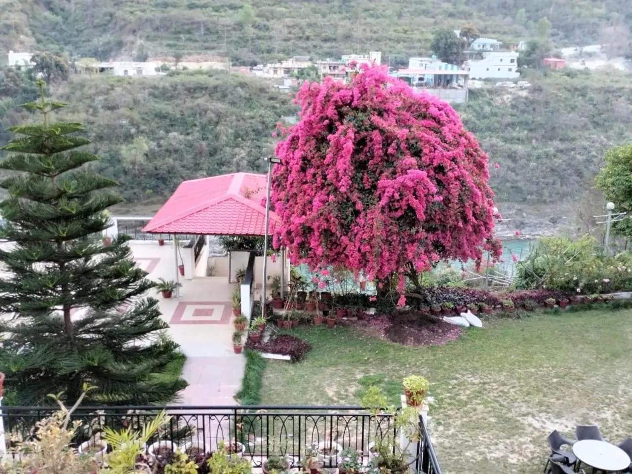 Garden view in Riverside Resorts