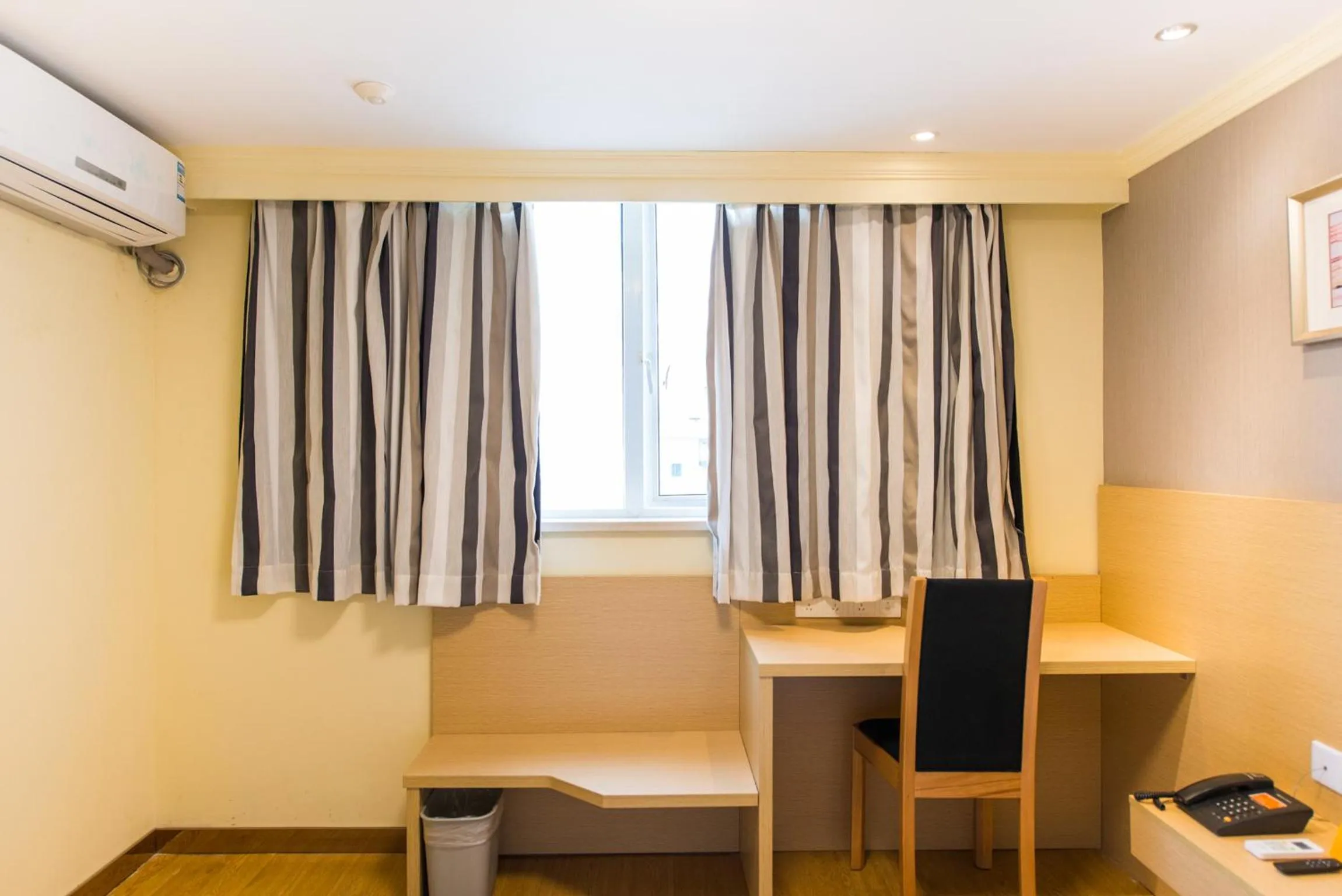 Decorative detail in 7Days Inn Changshou Road Subway station