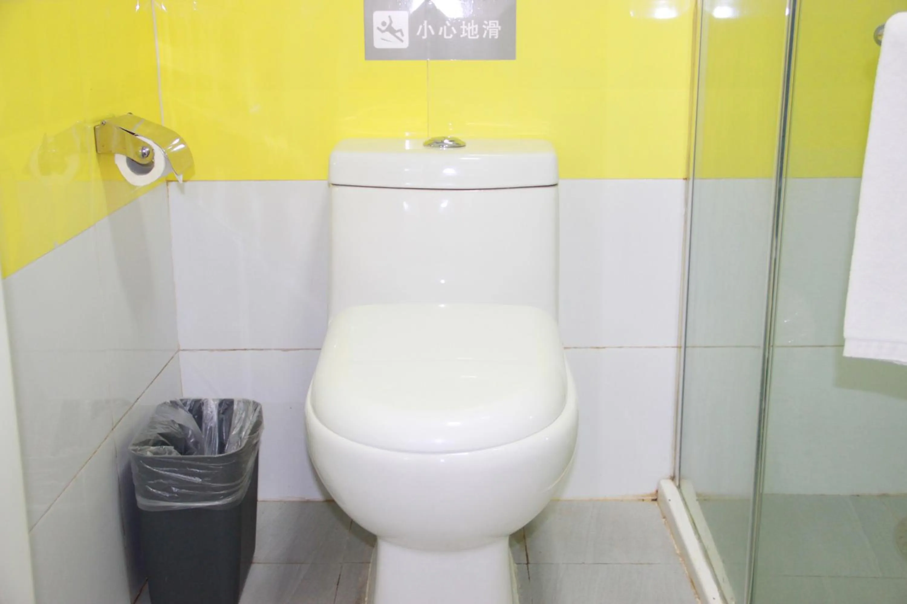 Toilet in 7Days Inn Zhujiang Road Subway station