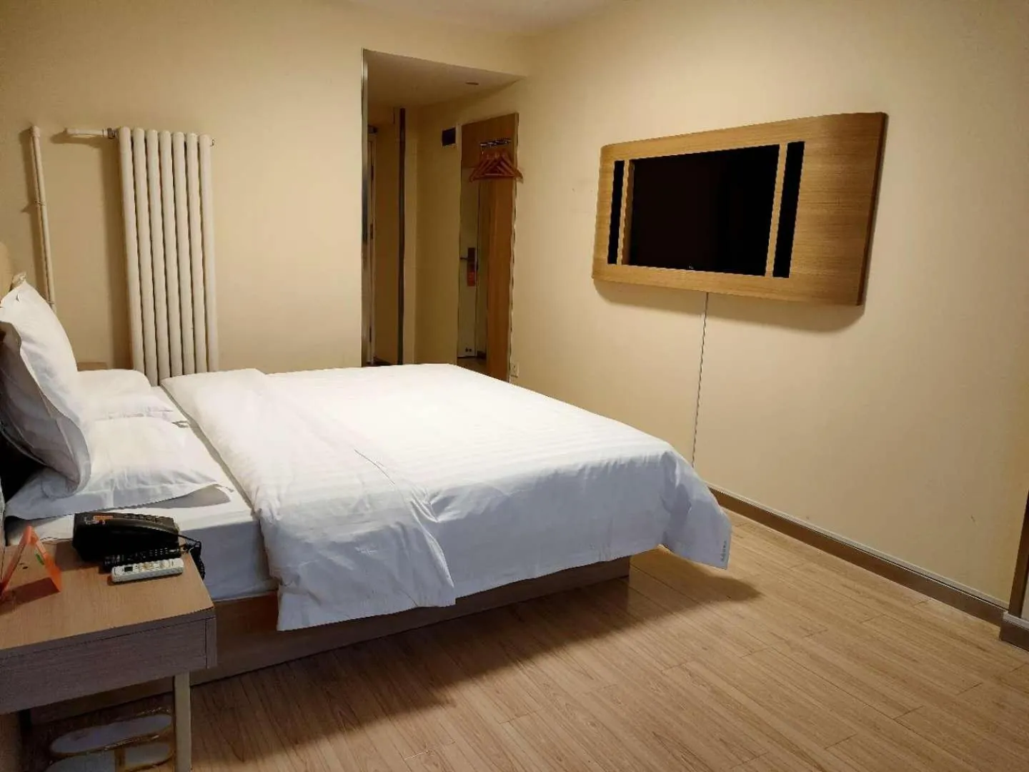 TV/Entertainment Center in 7Days Inn Ti Yuan North Road