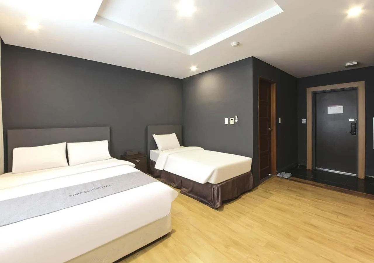 Bed in Jeju Parkside Tourist Hotel