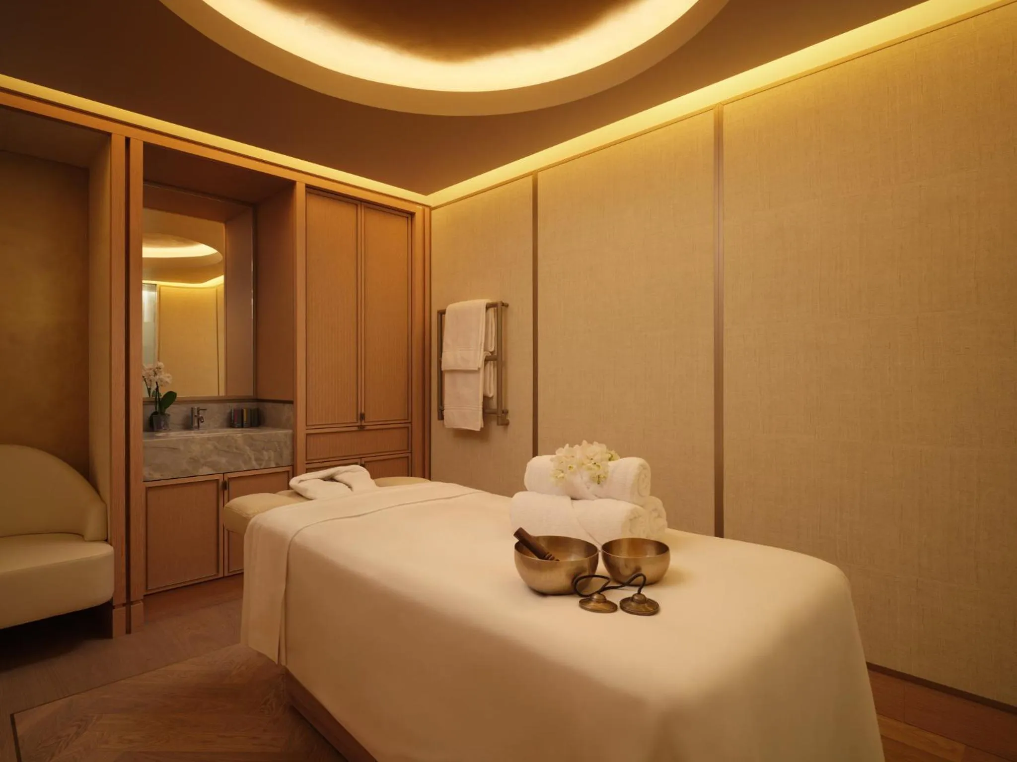 Spa and wellness centre/facilities, Bed in Mandarin Oriental, Vienna