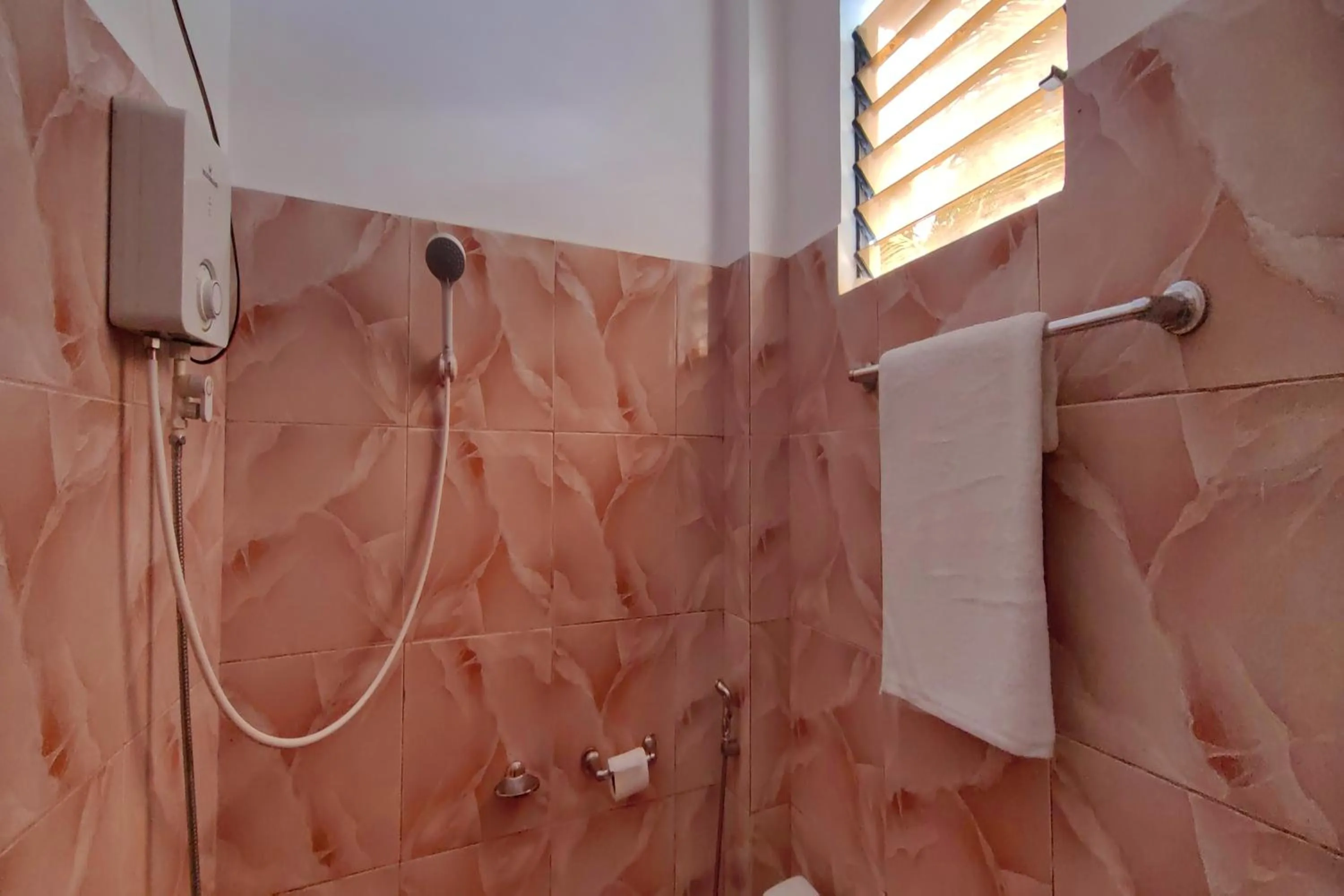 Shower in Kamalay Pension House