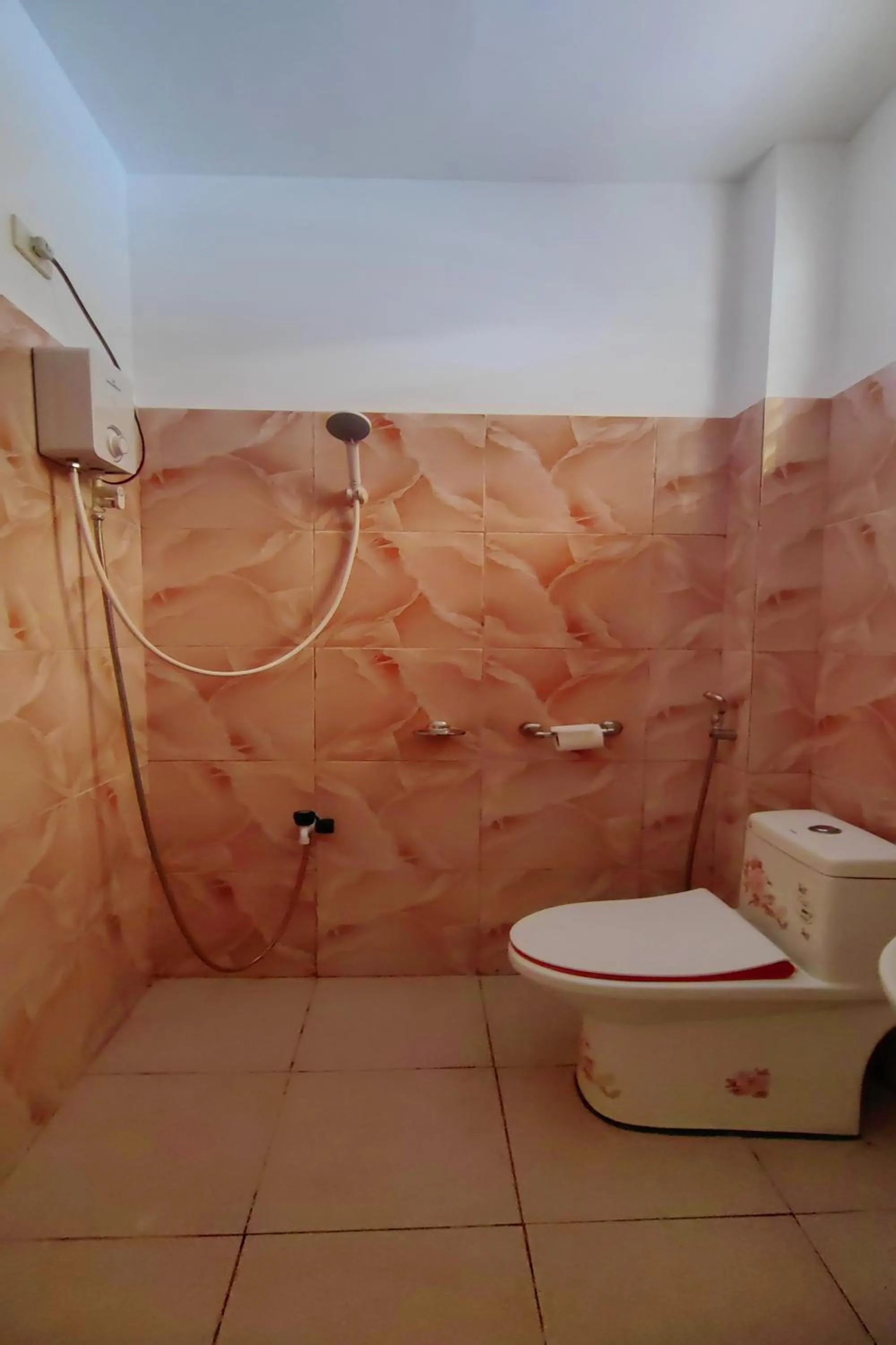 Shower in Kamalay Pension House