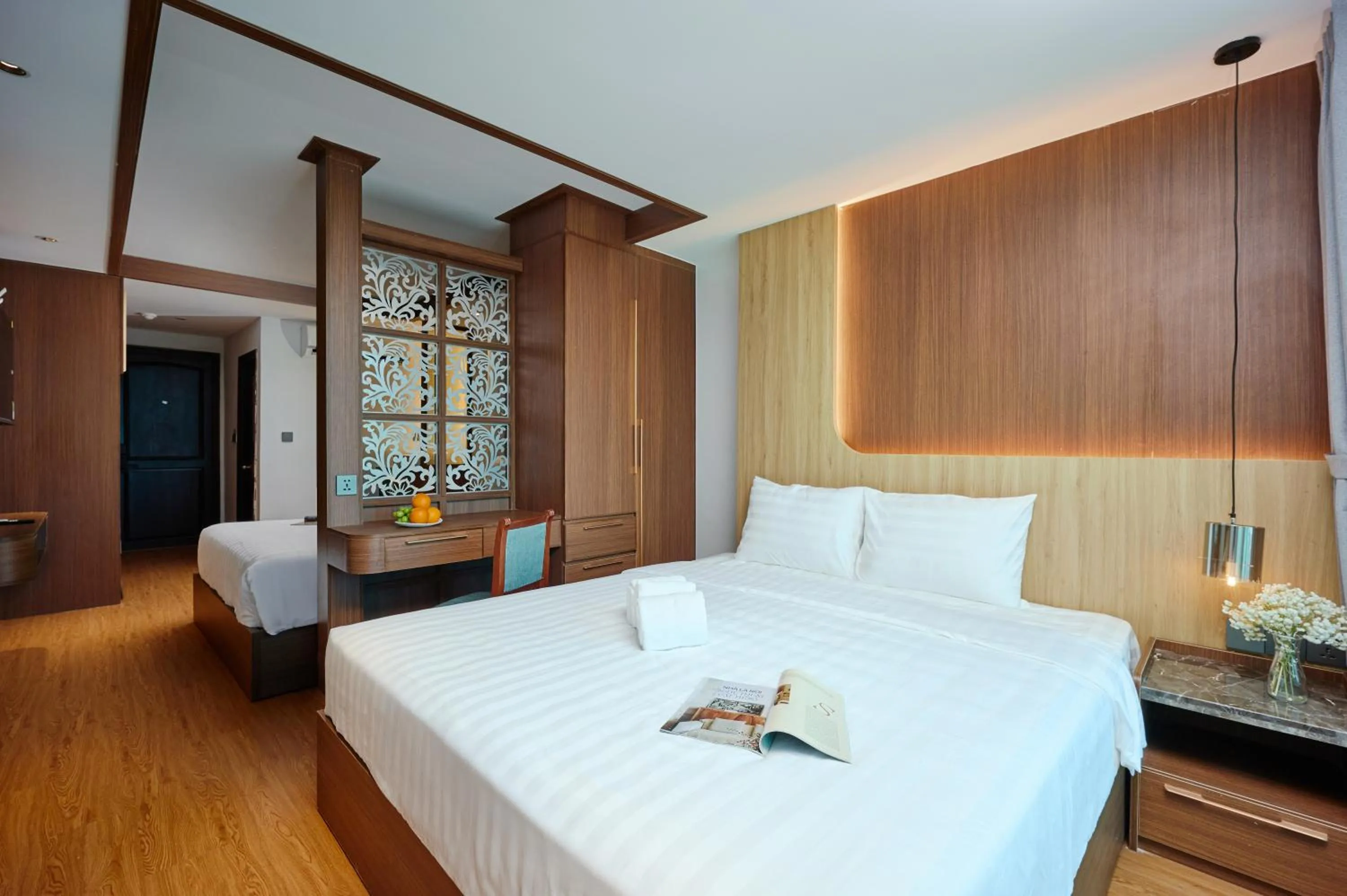 Photo of the whole room, Bed in Elite Luxury Hotel