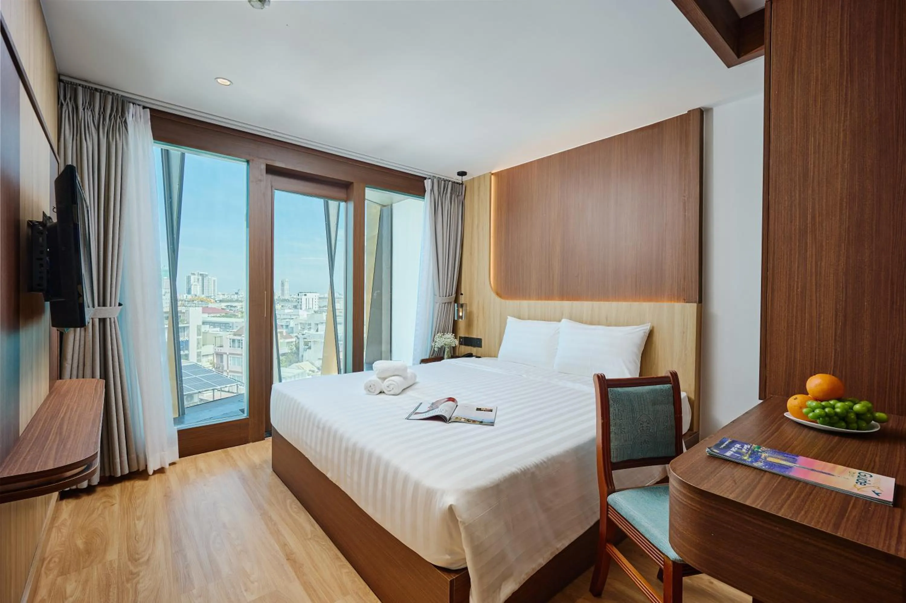 Photo of the whole room, Bed in Elite Luxury Hotel