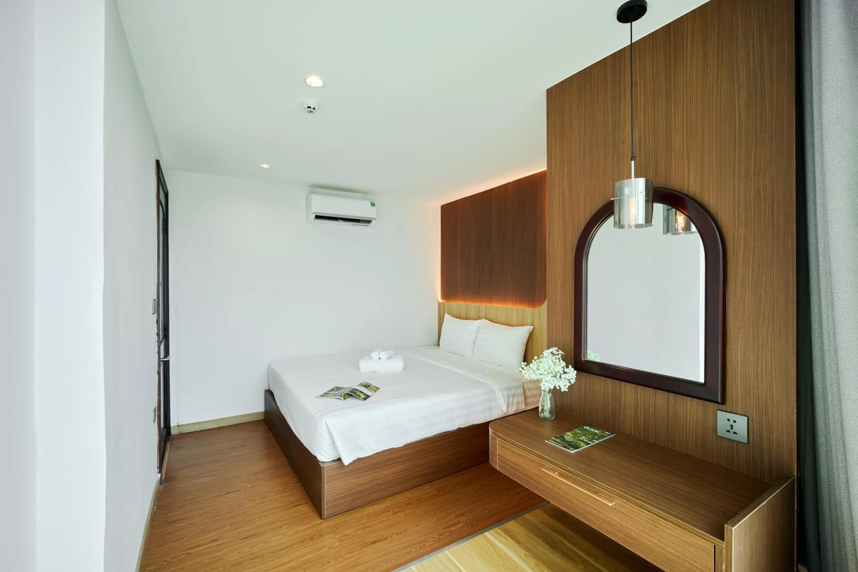 Bedroom, Bed in Elite Luxury Hotel