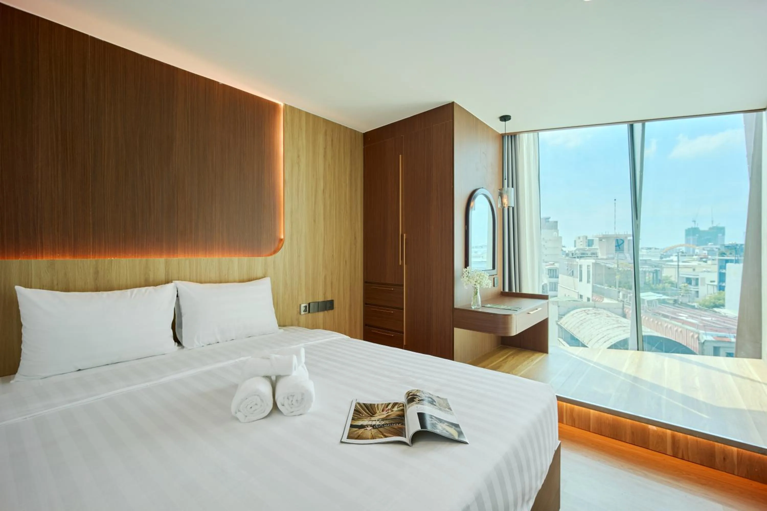 Bedroom, Bed in Elite Luxury Hotel