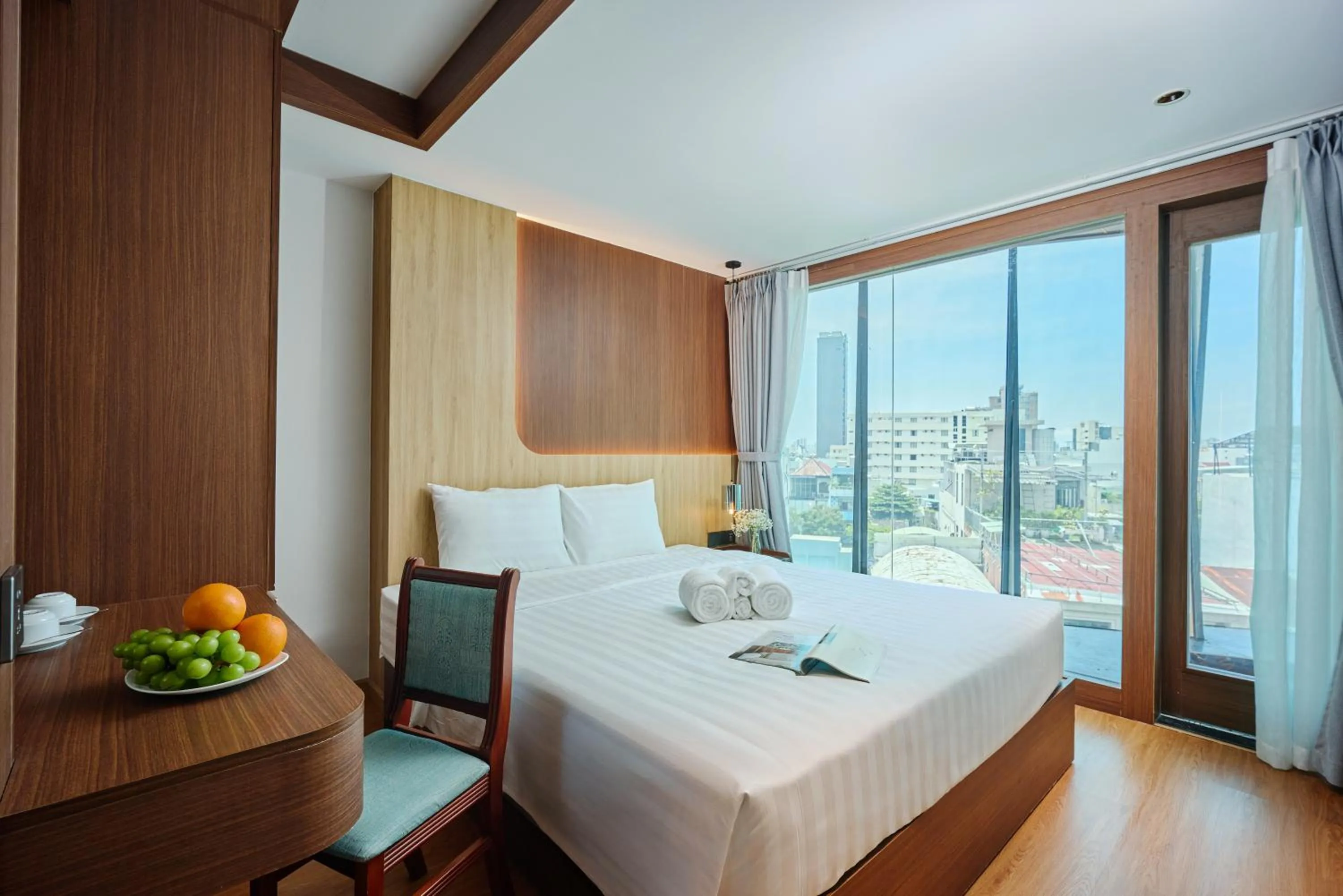 Photo of the whole room, Bed in Elite Luxury Hotel