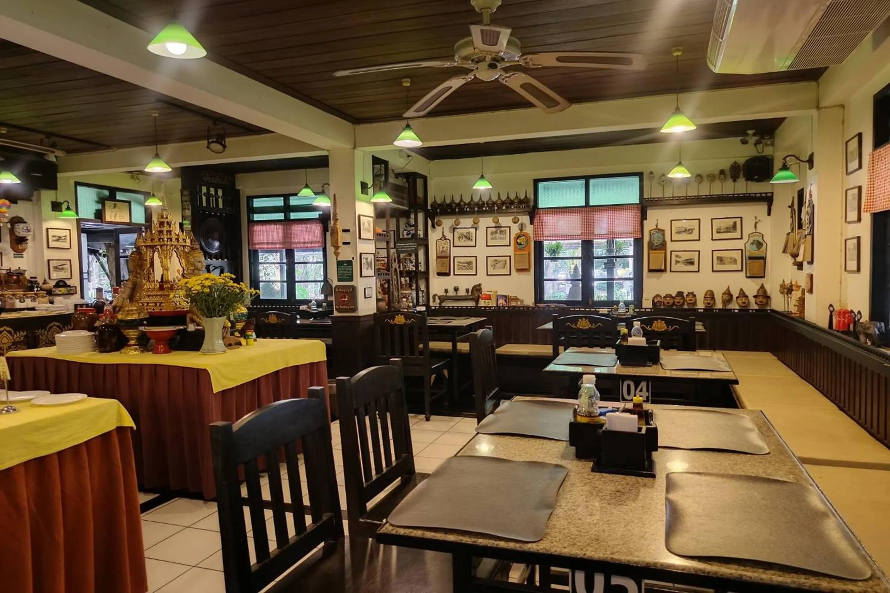 Restaurant/places to eat in Baan Orawee Boutique Hotel