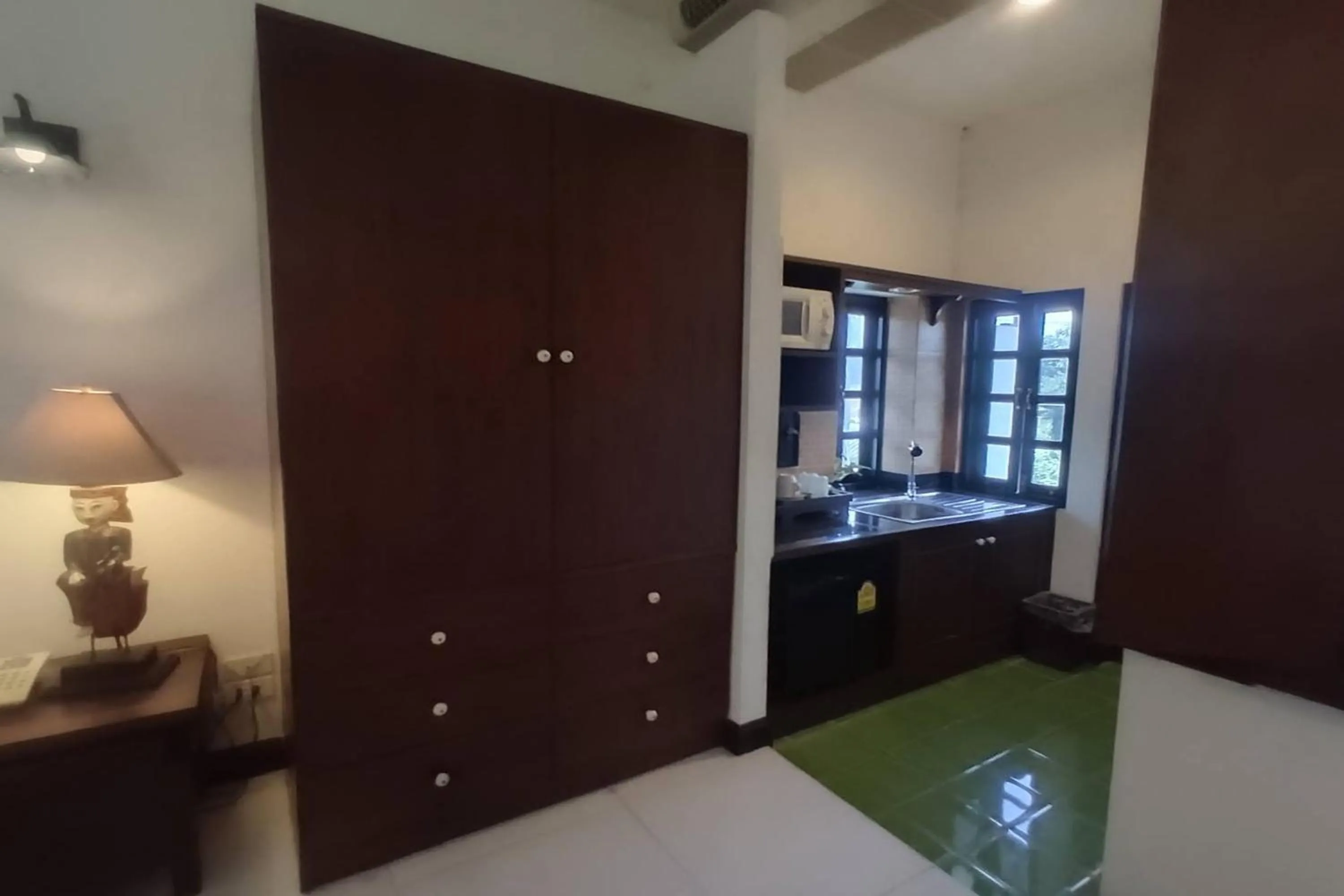 Photo of the whole room, Bed in Baan Orawee Boutique Hotel