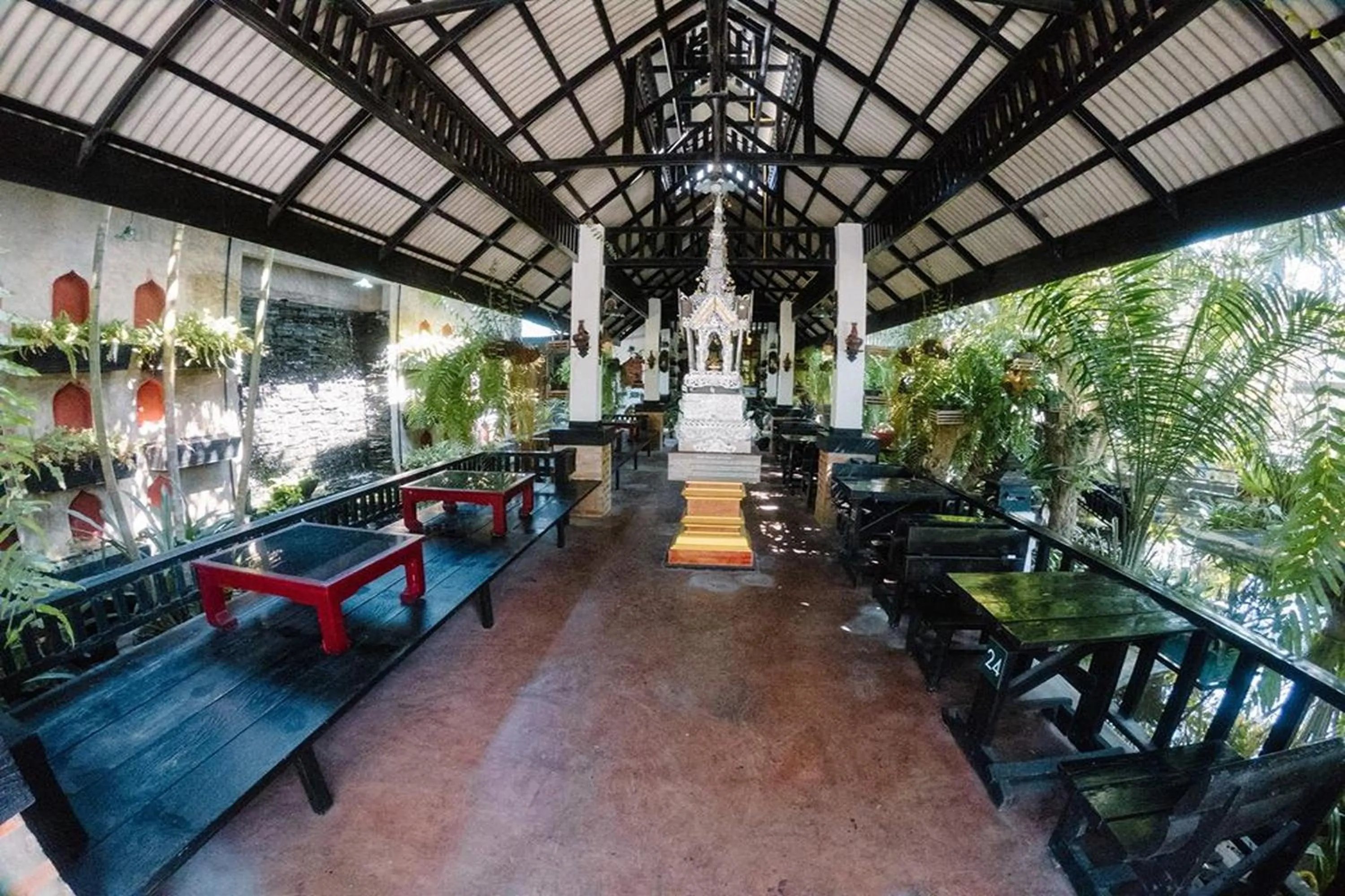 Restaurant/places to eat in Baan Orawee Boutique Hotel