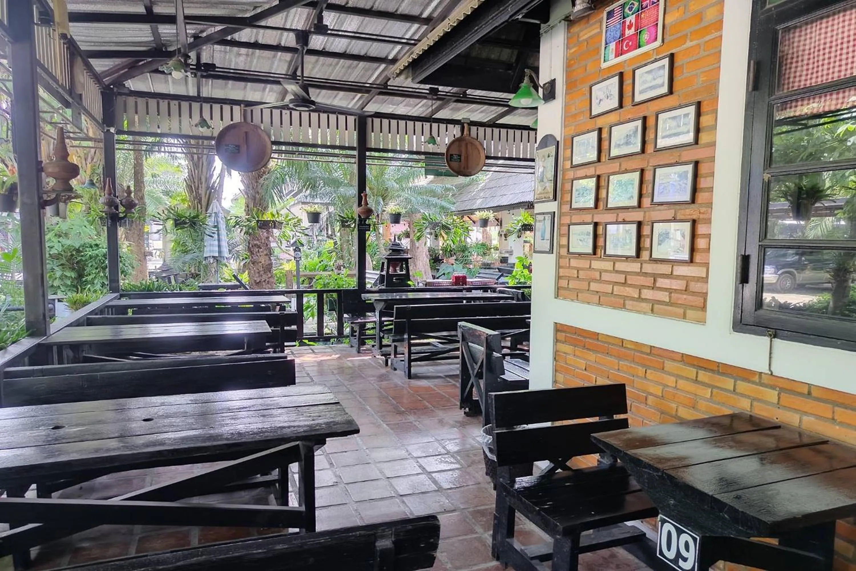 Restaurant/places to eat in Baan Orawee Boutique Hotel