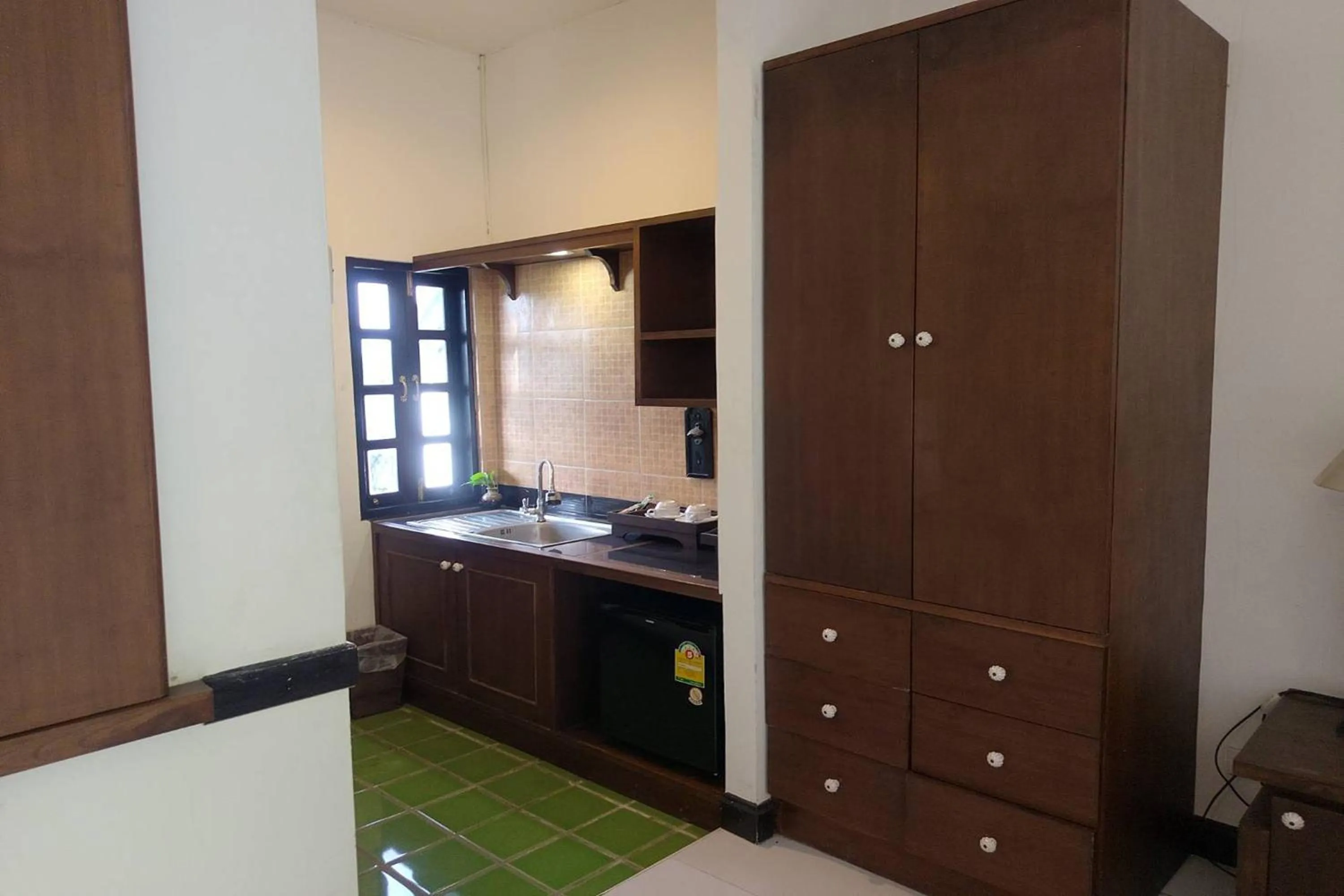 Kitchen or kitchenette in Baan Orawee Boutique Hotel
