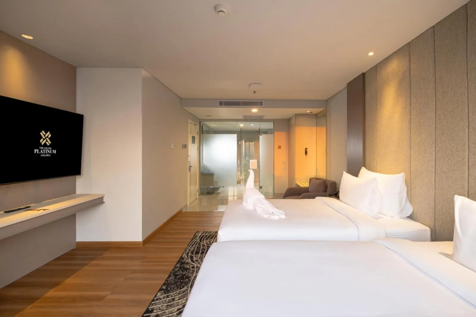 Bathroom, Bed in The Grand Platinum Jakarta