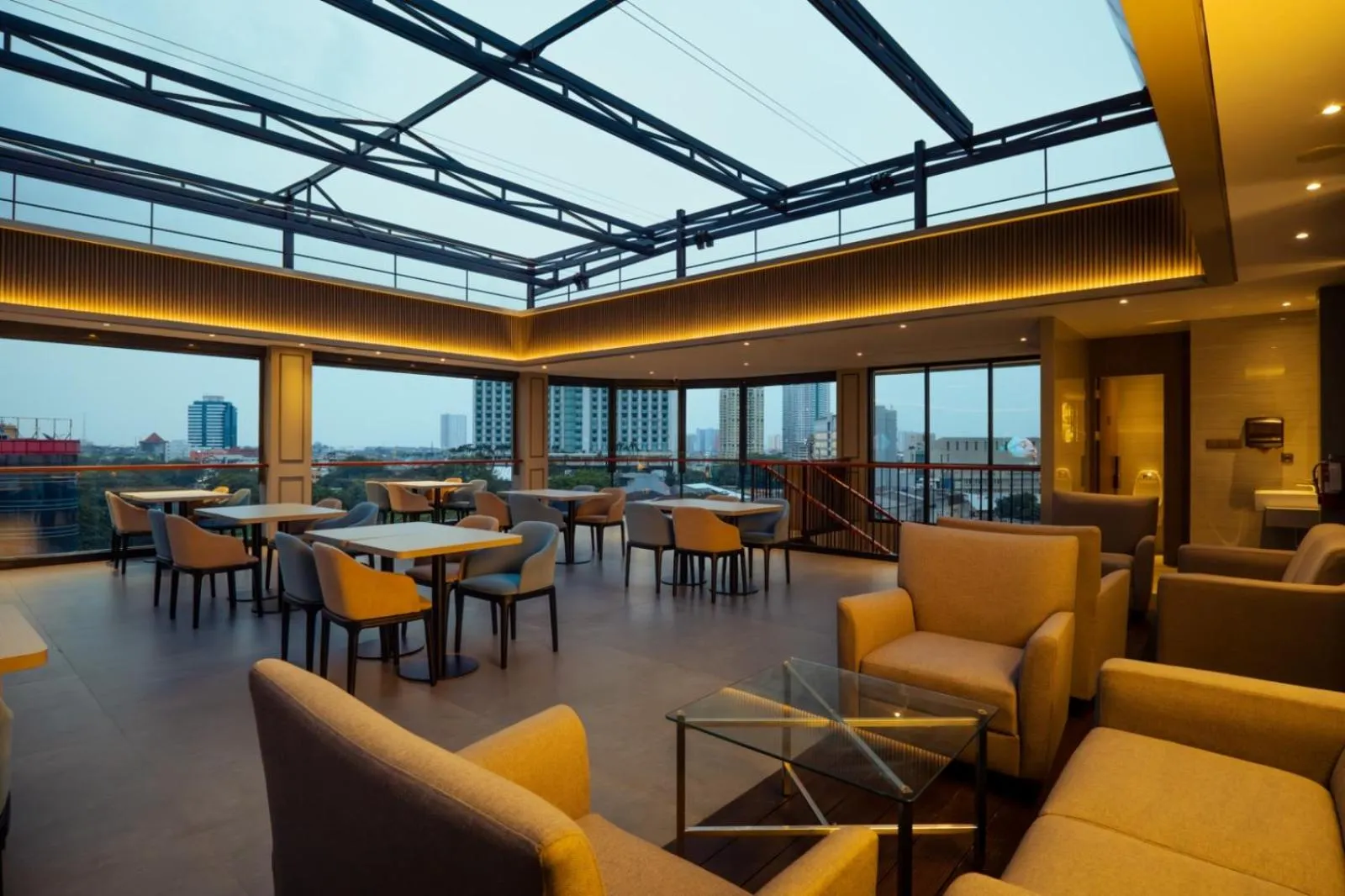 Restaurant/places to eat in The Grand Platinum Jakarta