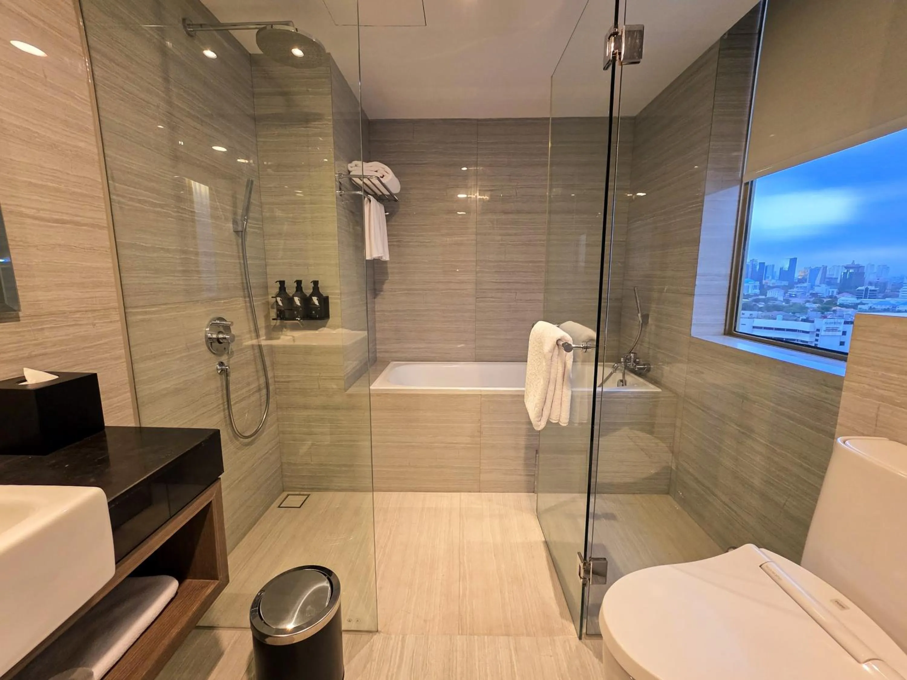 Shower in The Grand Platinum Jakarta