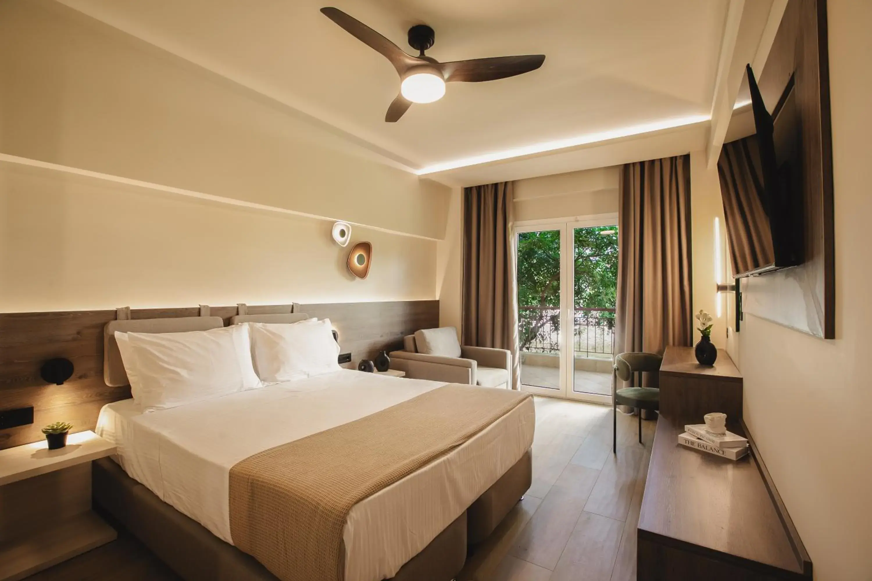 Deluxe Triple Room in Electra Hotel Deluxe Triple Room in Electra Hotel