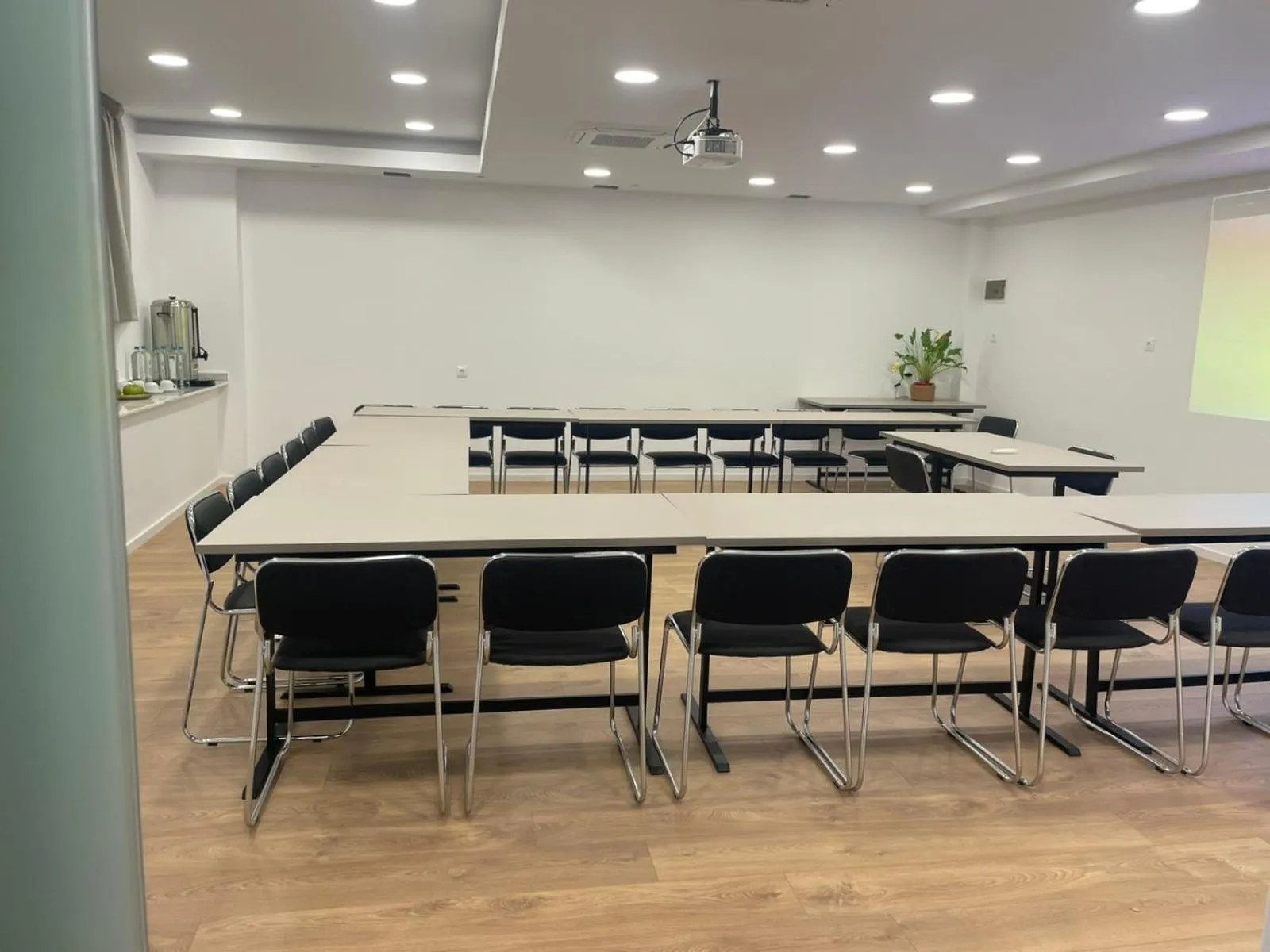 Business facilities in Electra Hotel