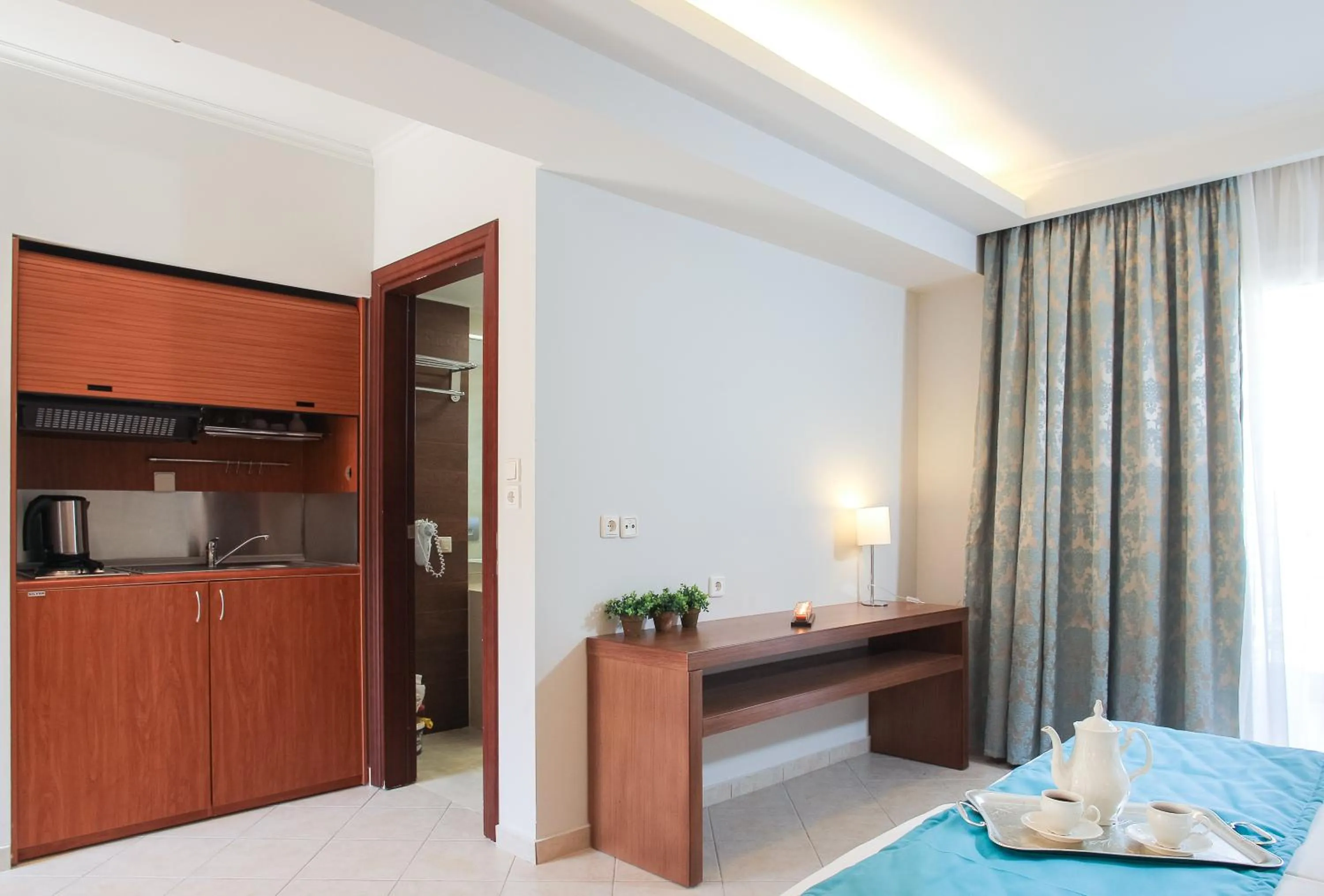 Kitchen or kitchenette, Bed in Electra Hotel