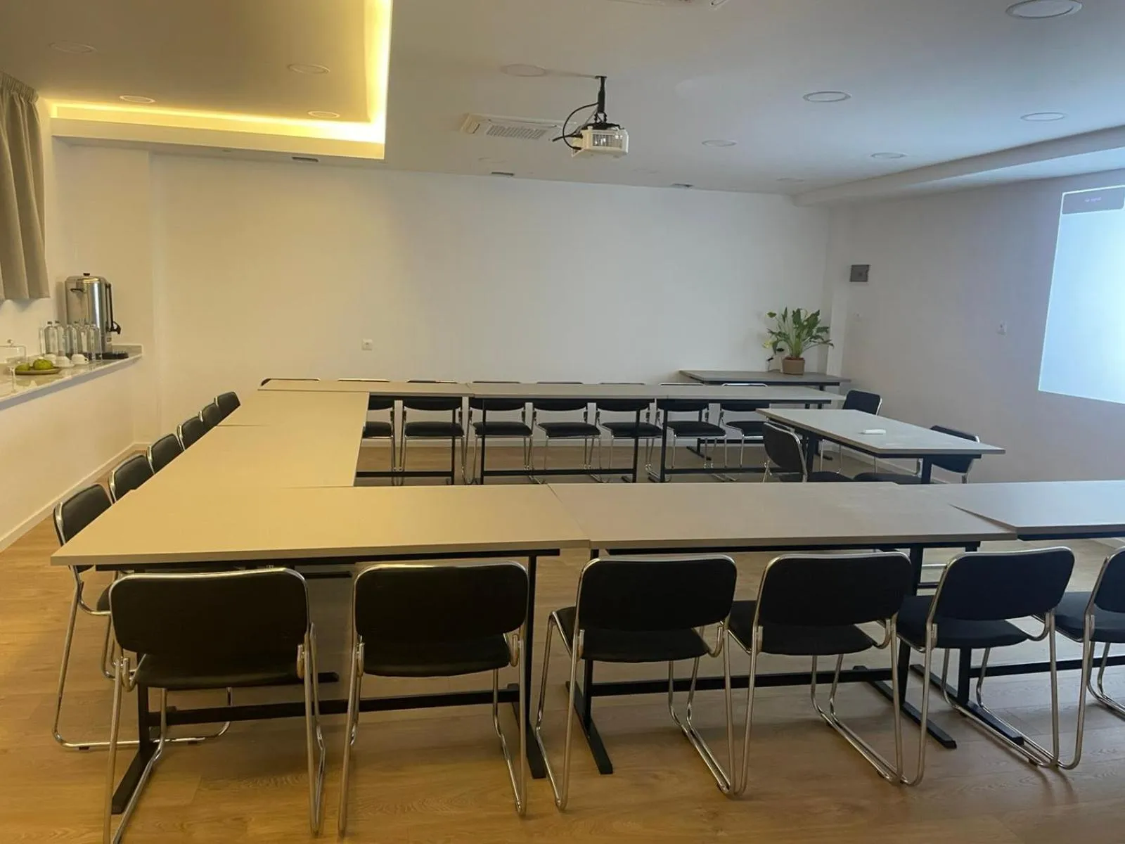 Business facilities in Electra Hotel