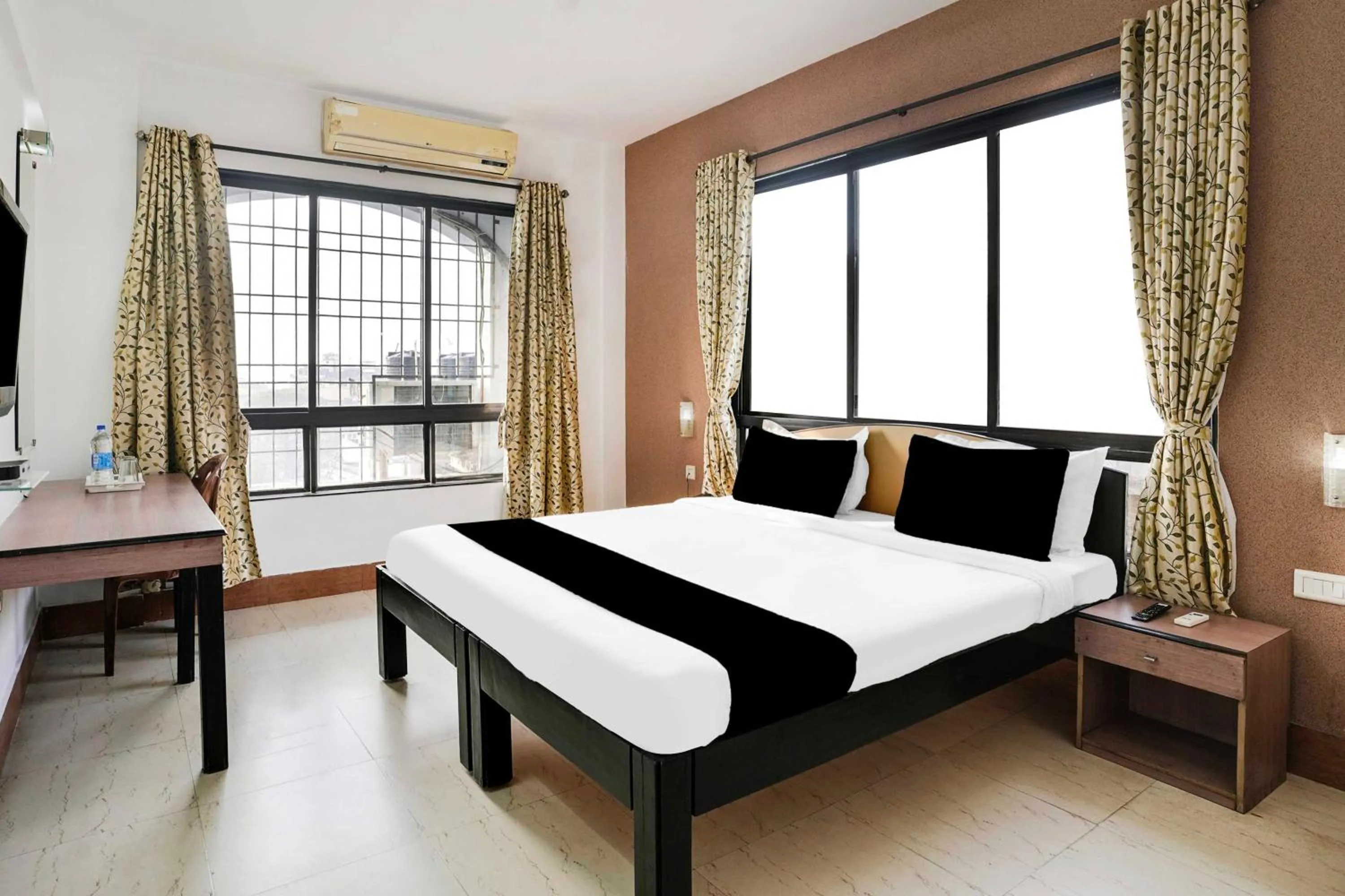 Bedroom, Bed in Townhouse Oak Margao Market