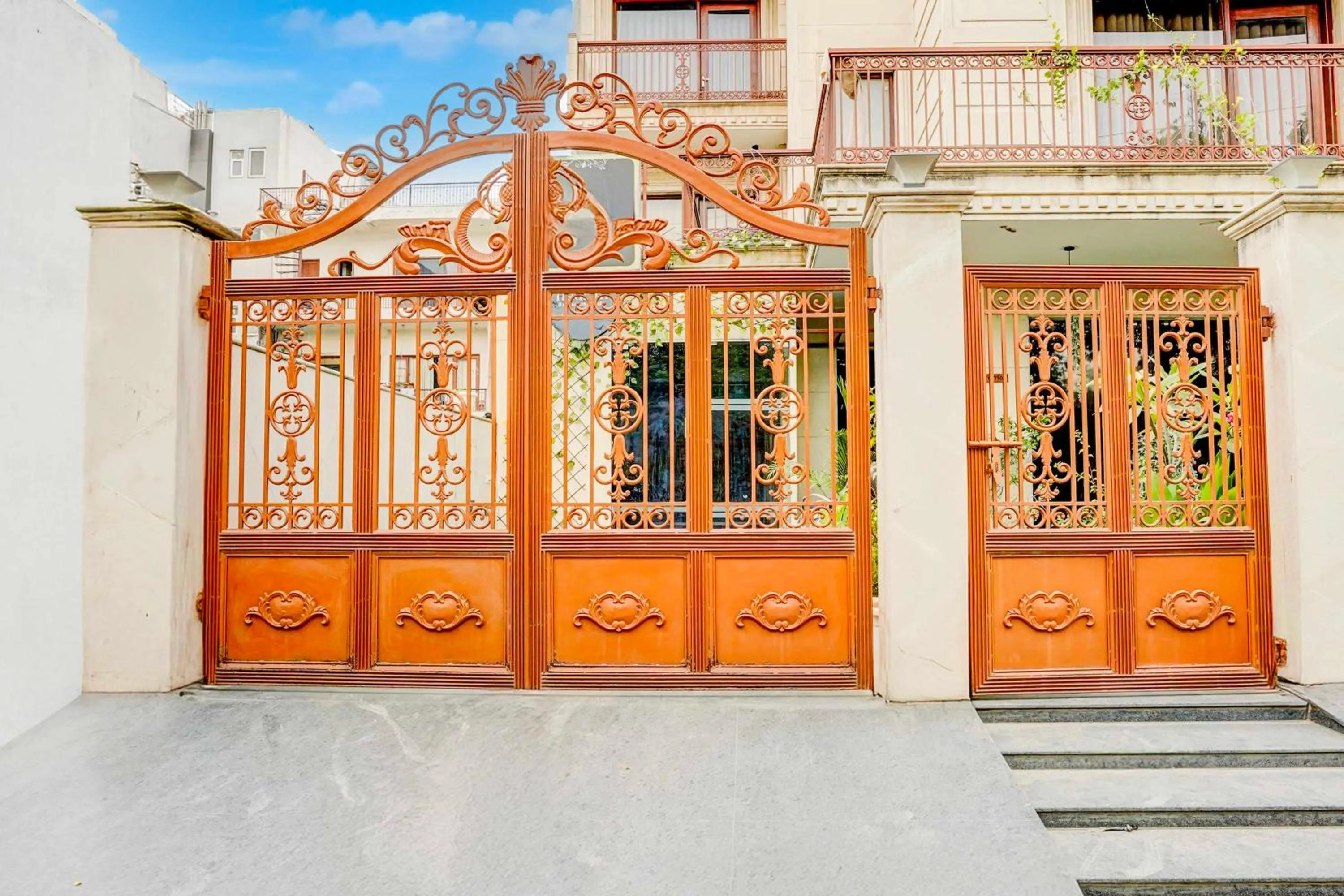 Facade/entrance in Townhouse Oak Sector 47 Near Medanta
