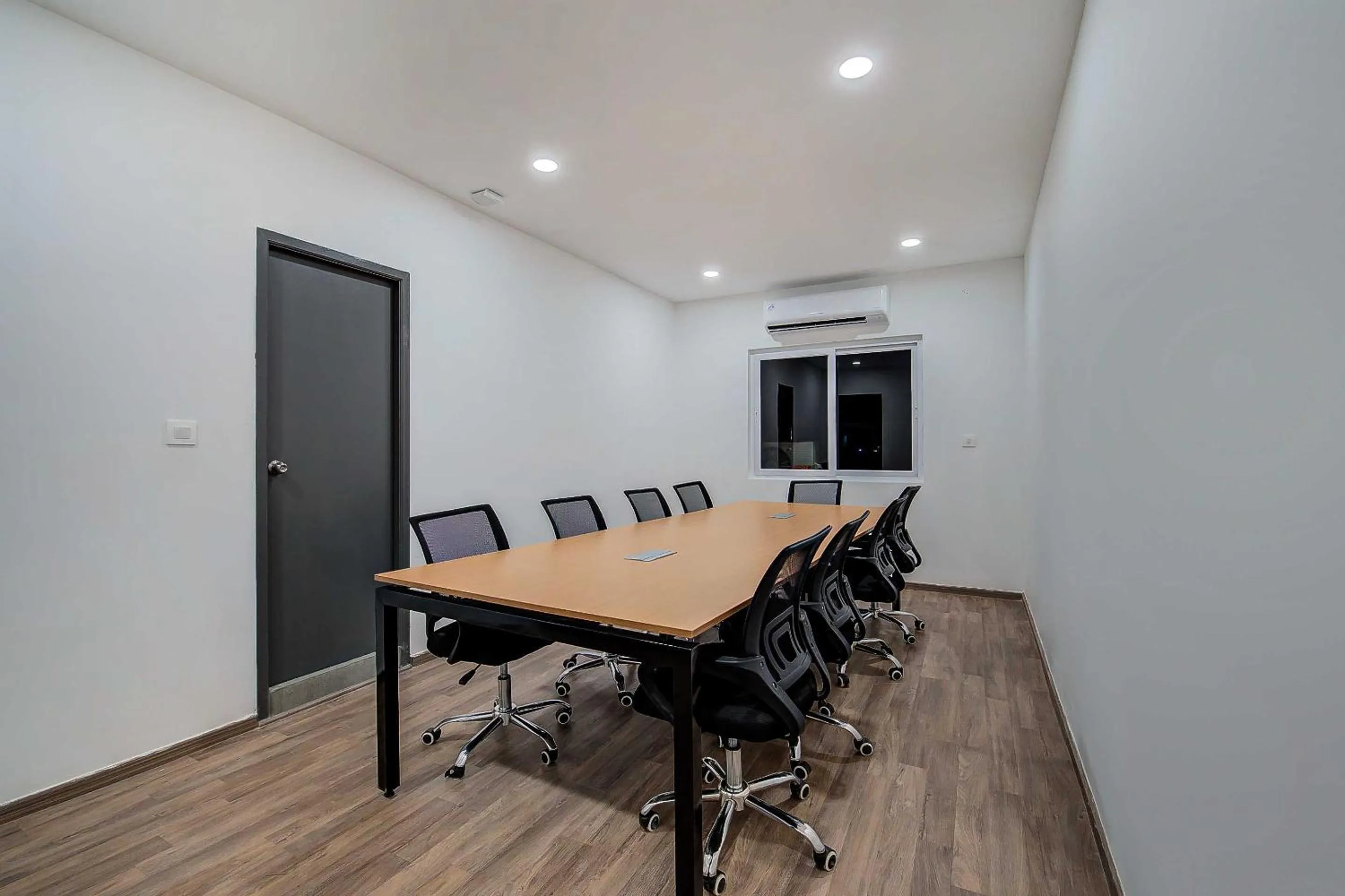 Lobby or reception in Collection O Tynampet Metro Station