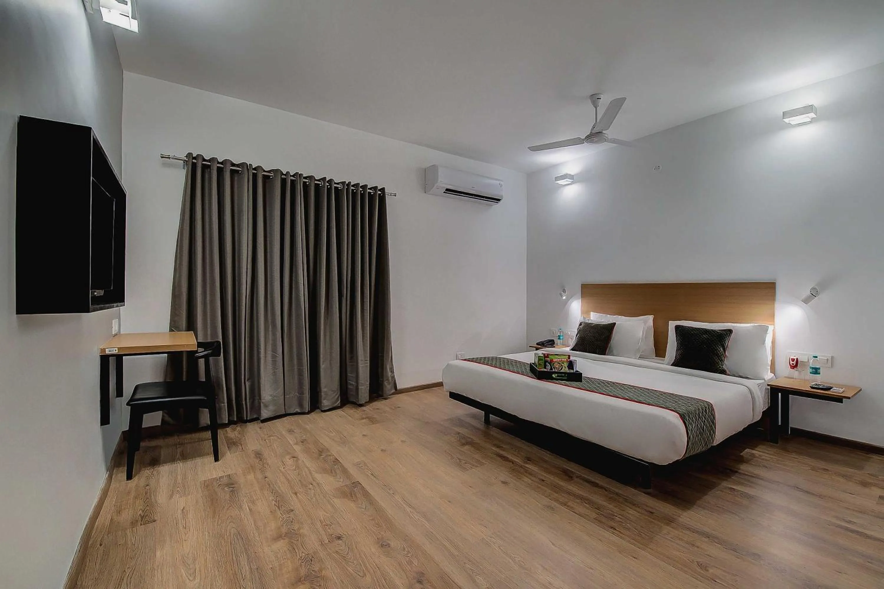 Bedroom in Collection O Tynampet Metro Station