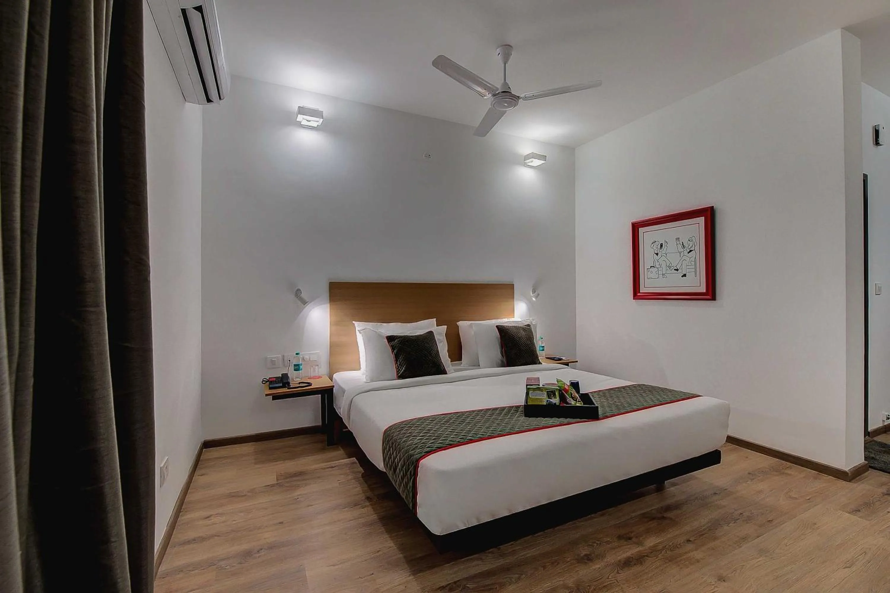 Bedroom in Collection O Tynampet Metro Station