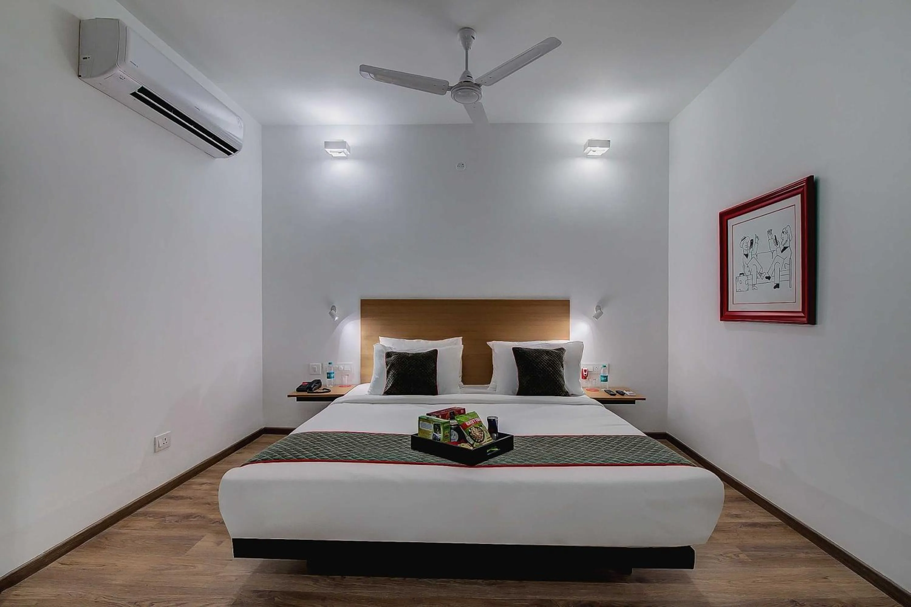 Bedroom in Collection O Tynampet Metro Station