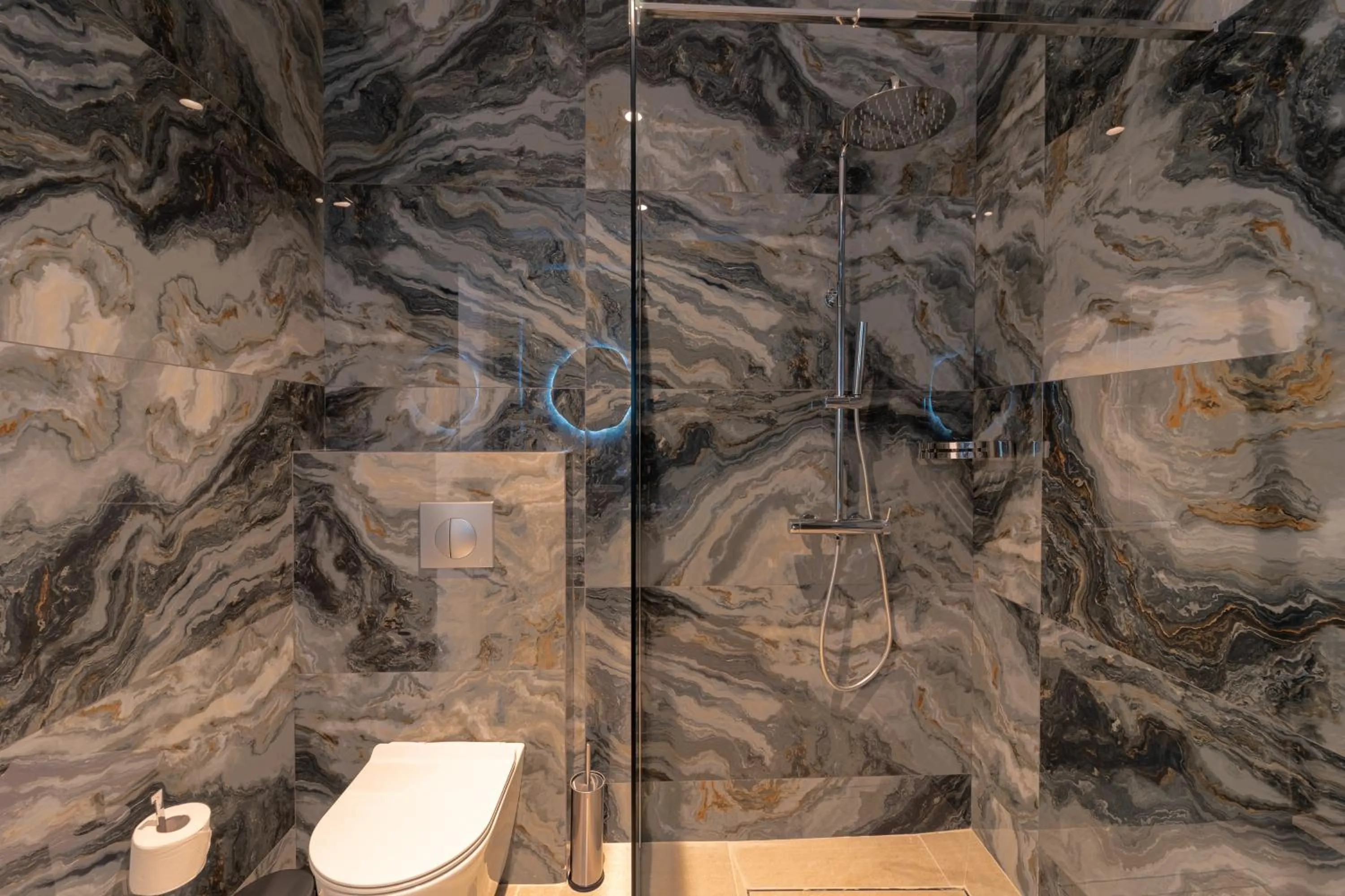 Shower in Philia Center Suites