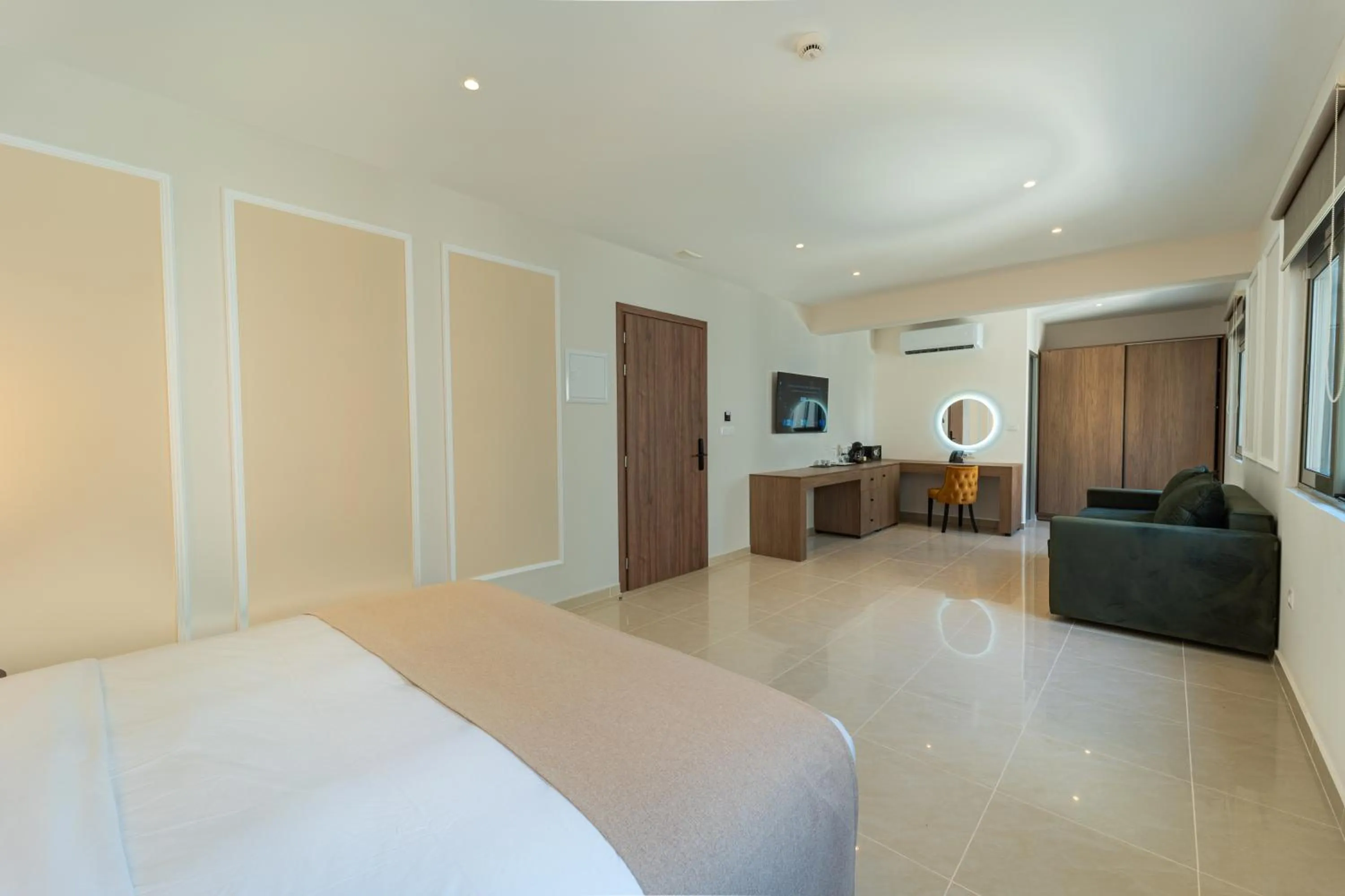 Photo of the whole room, Bed in Philia Center Suites