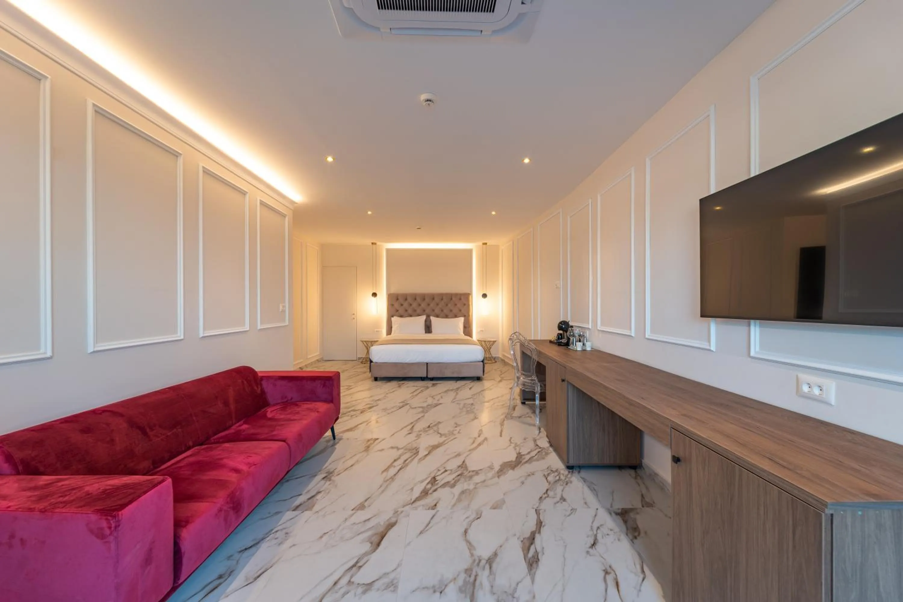 Photo of the whole room, Bed in Philia Center Suites