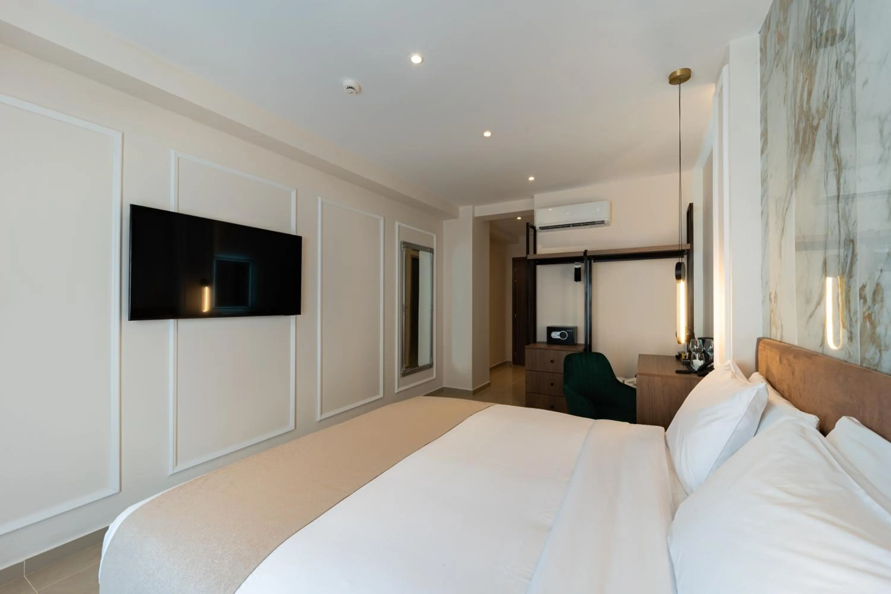 Photo of the whole room, Bed in Philia Center Suites