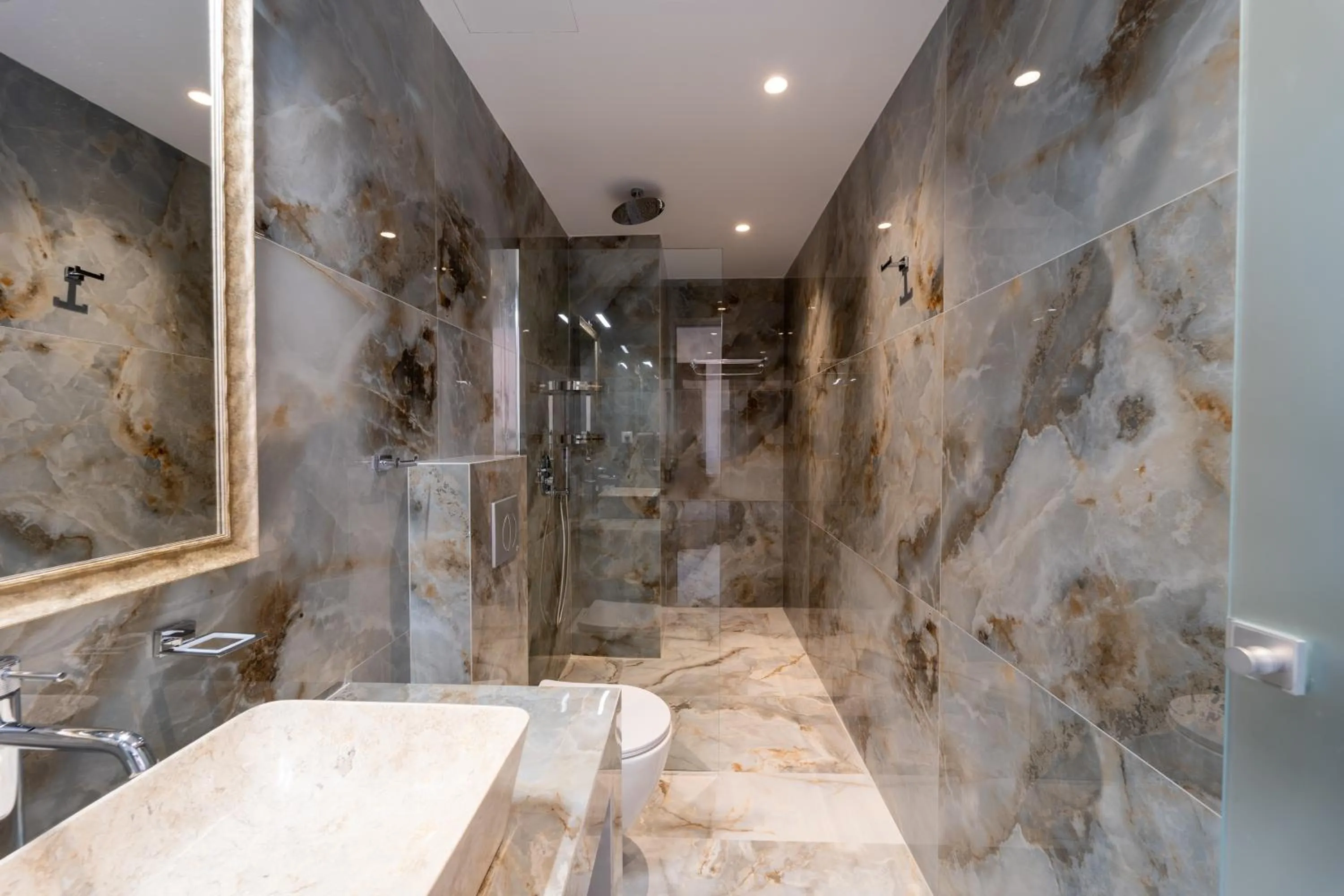 Shower in Philia Center Suites