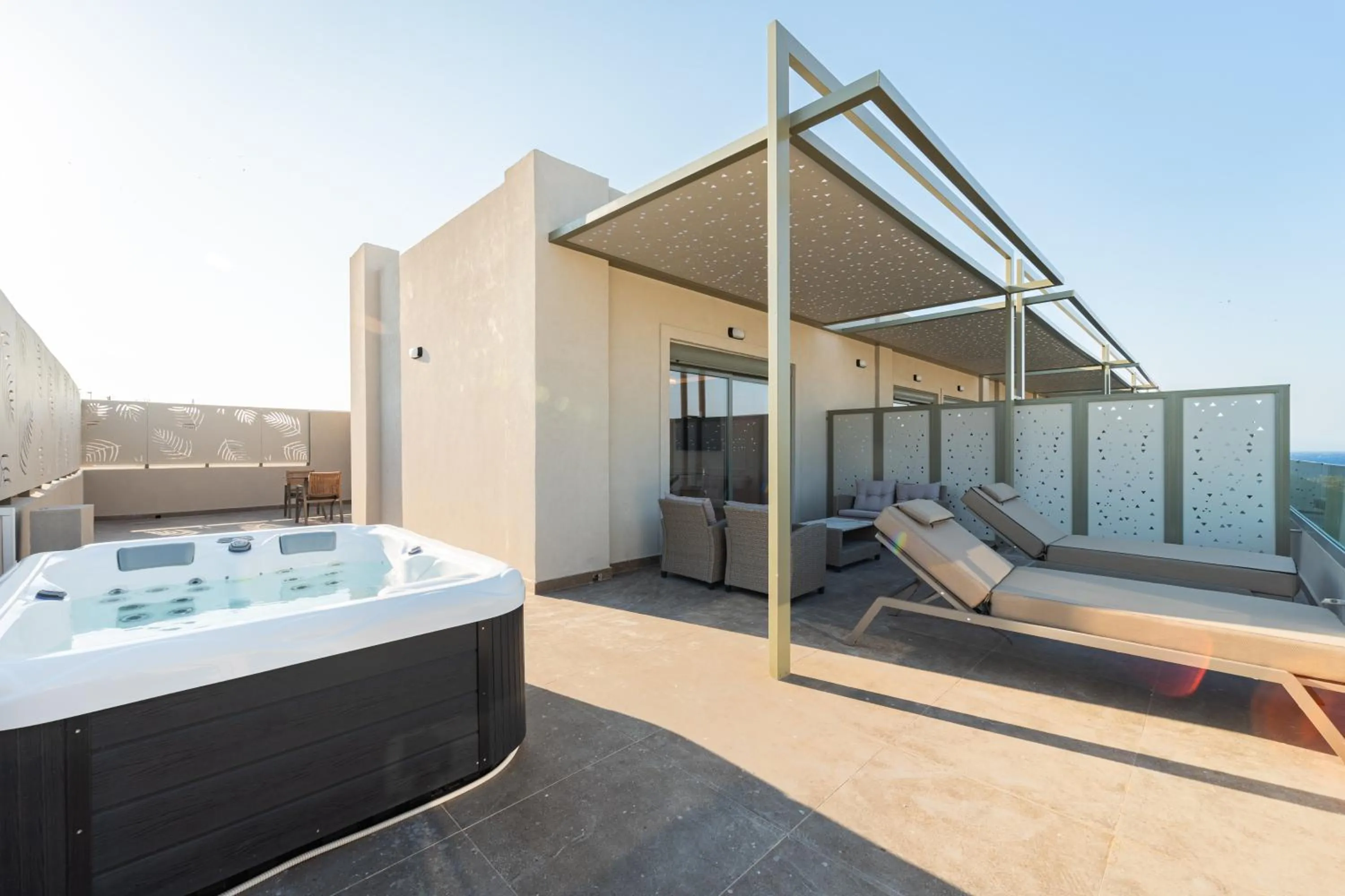 Hot Tub in Philia Center Suites