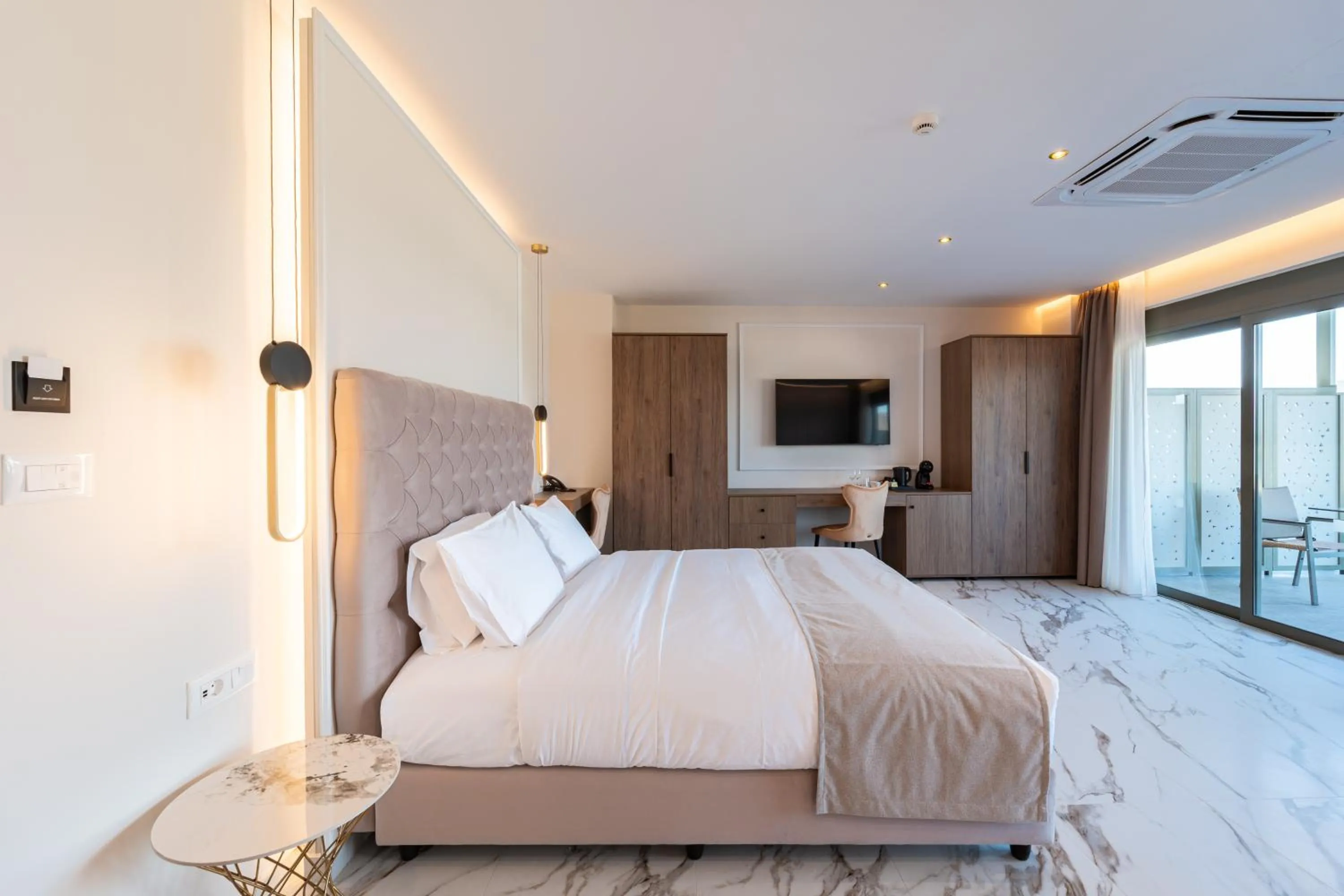 Photo of the whole room, Bed in Philia Center Suites