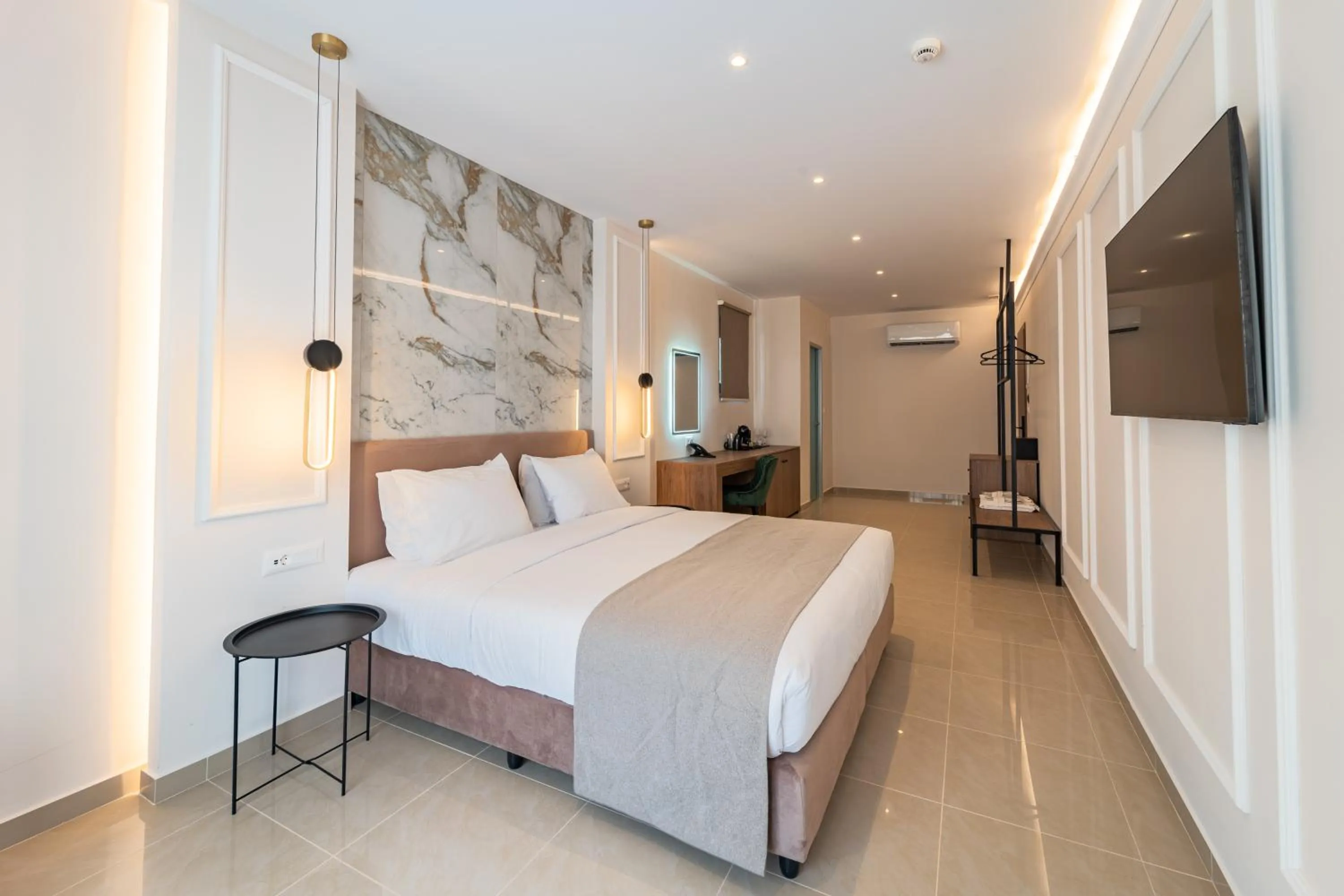 Photo of the whole room, Bed in Philia Center Suites