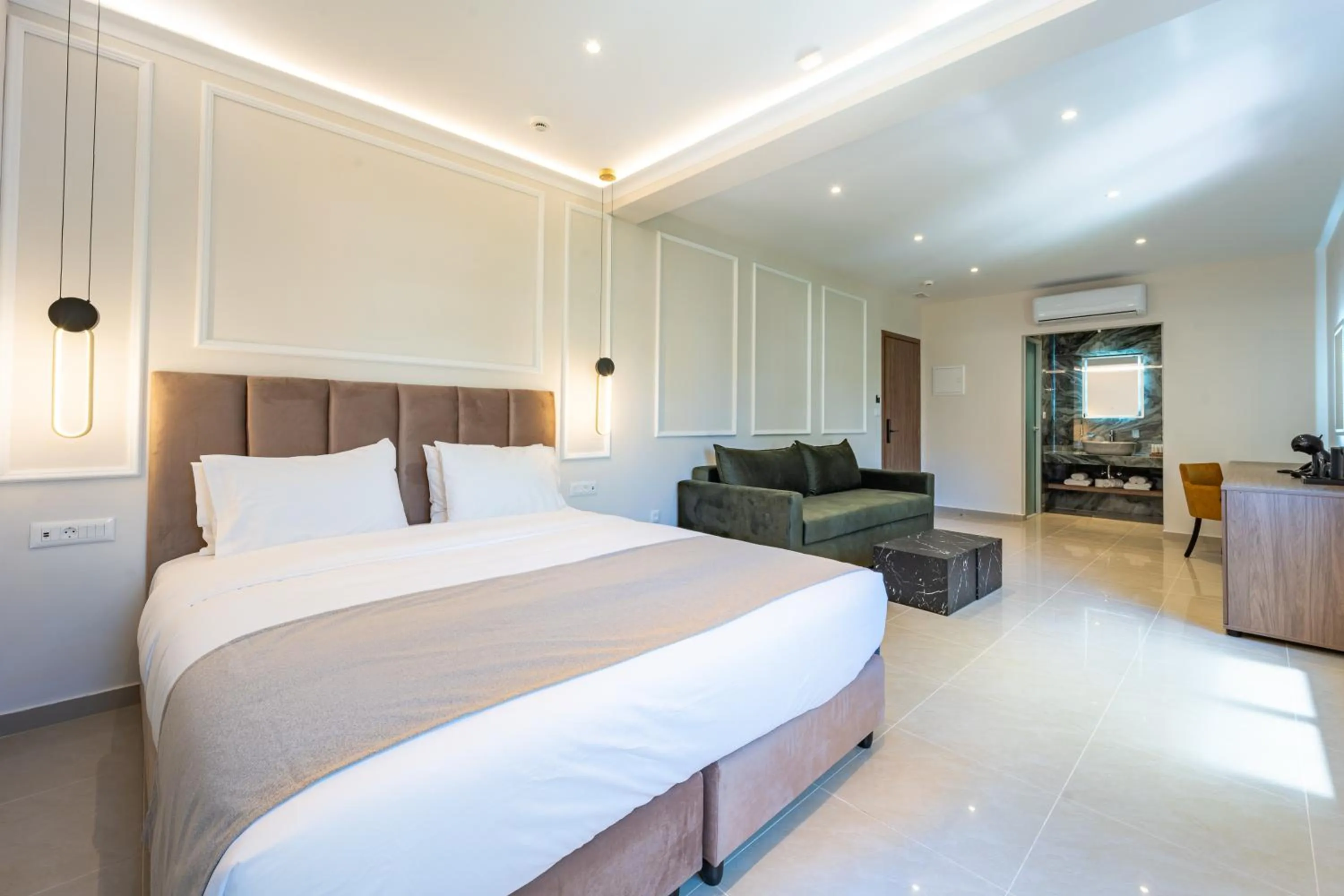 Photo of the whole room, Bed in Philia Center Suites